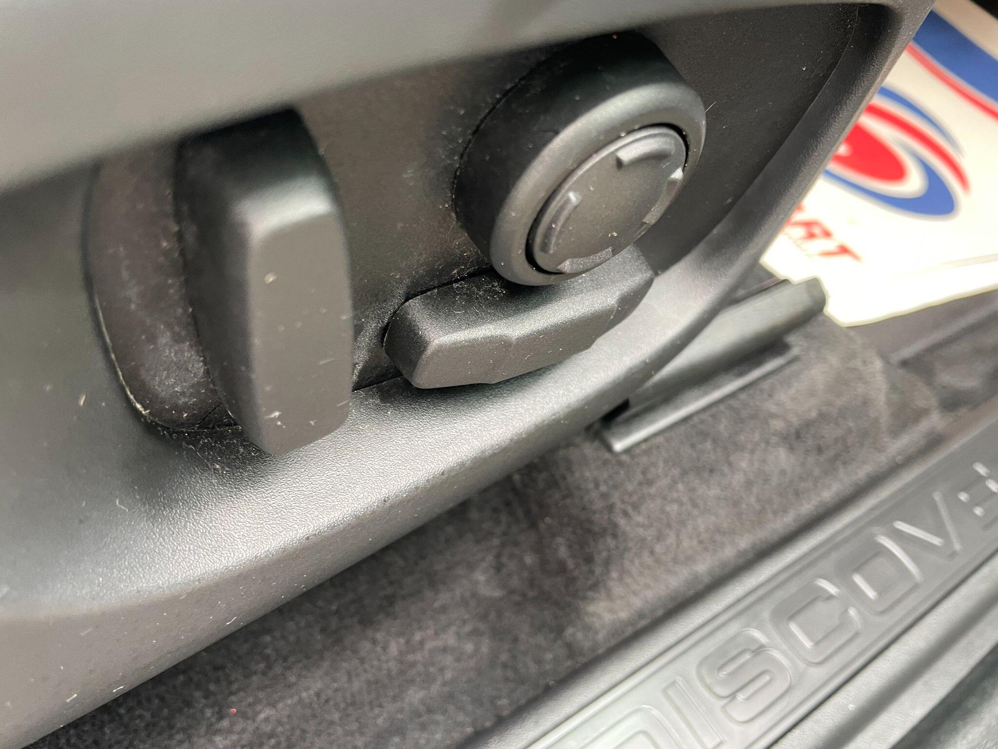 Land Rover Discovery Sport view 22