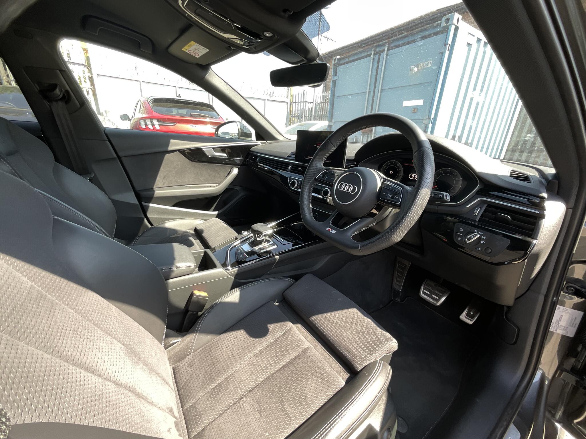 Audi A4 Avant view 7