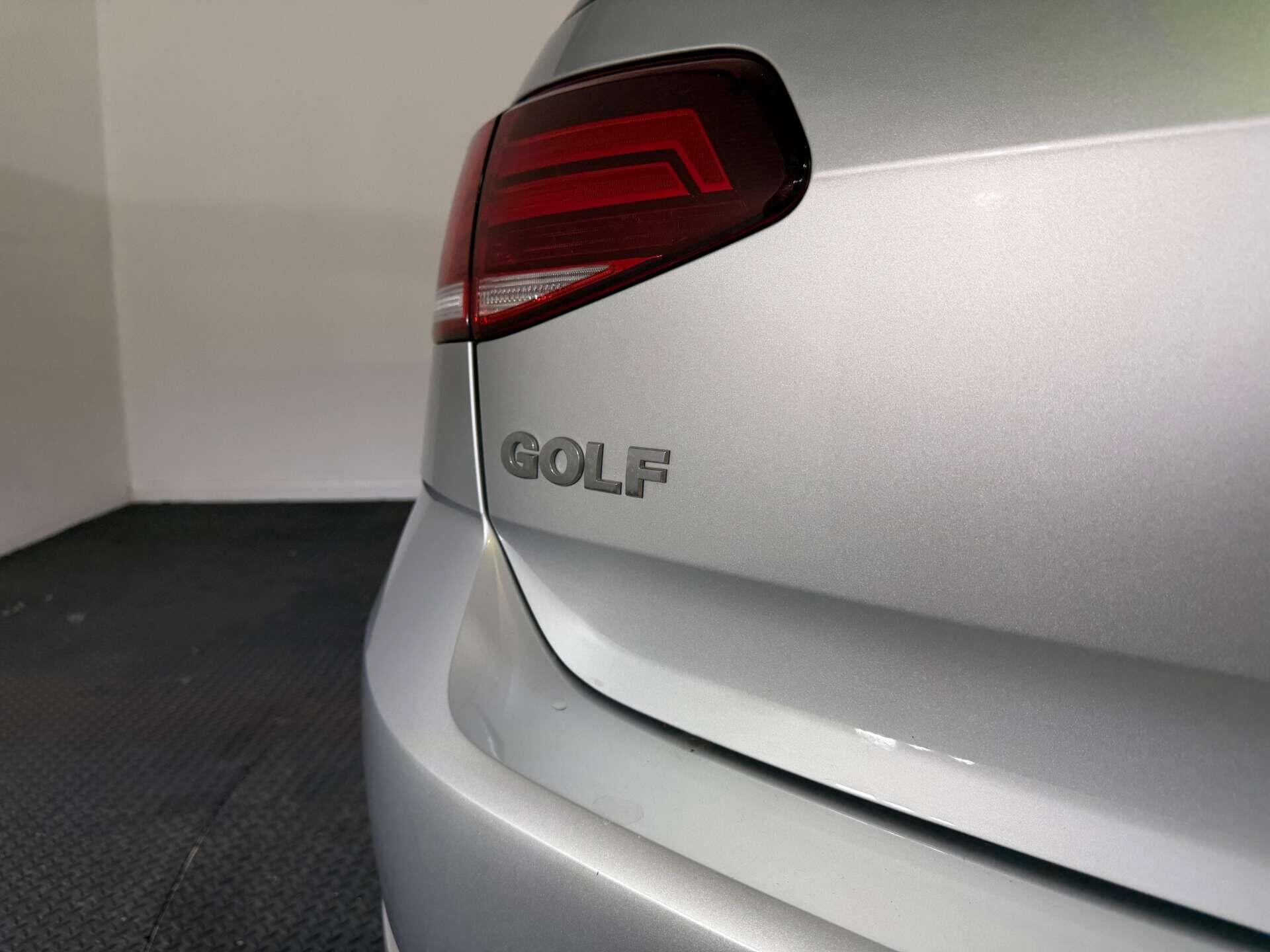 Volkswagen Golf view 9