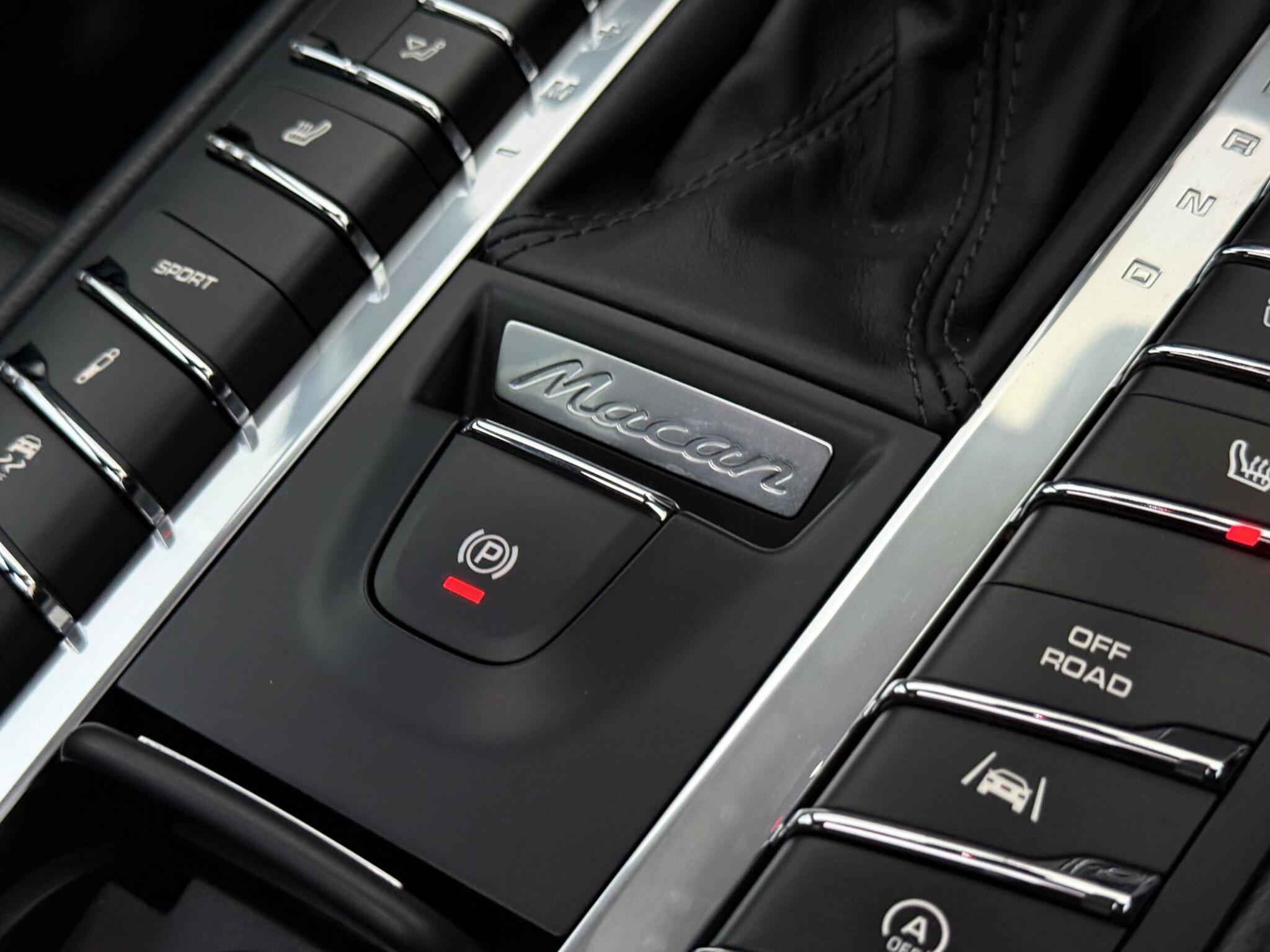 Porsche Macan view 23