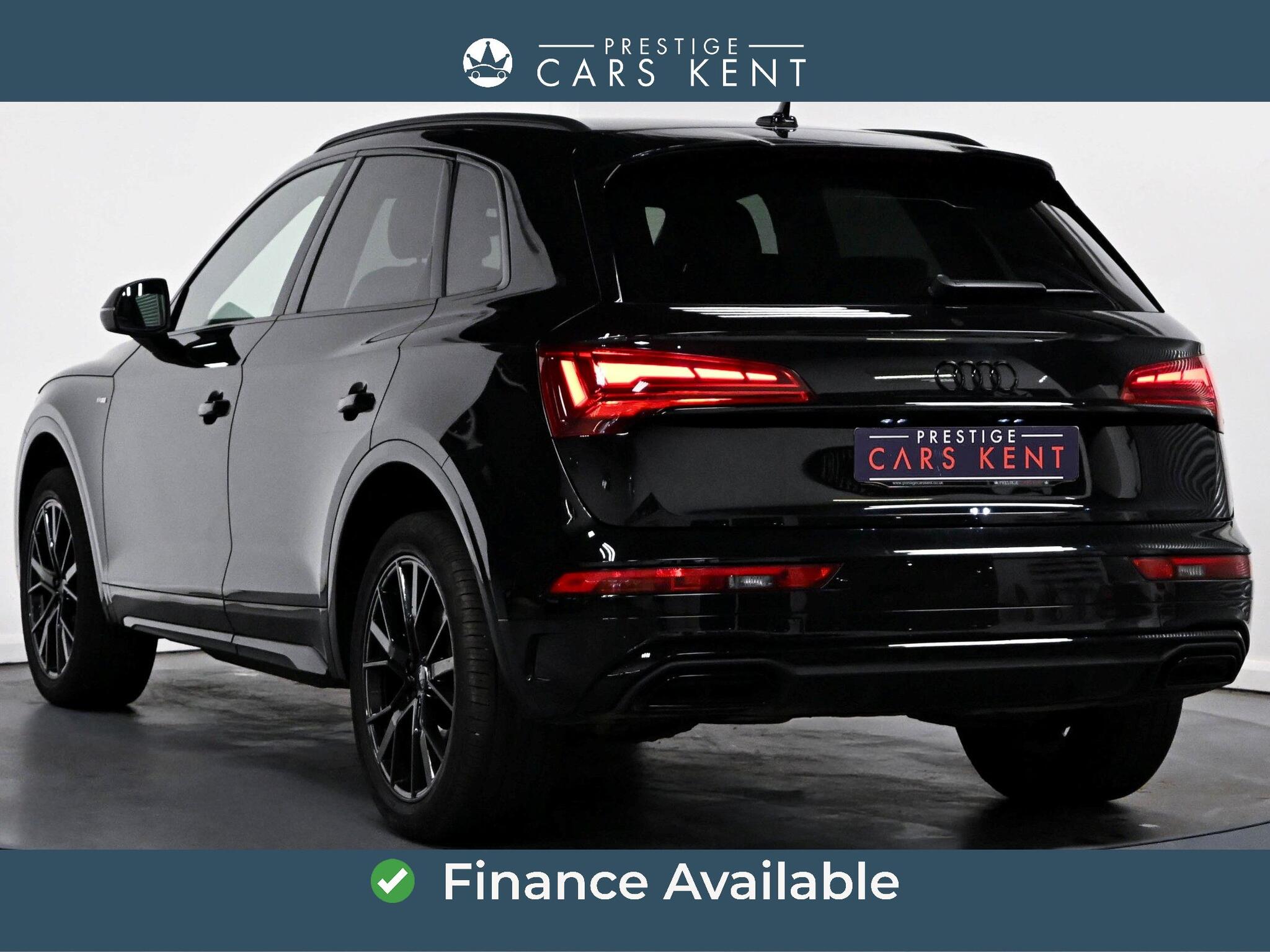 Audi Q5 view 3