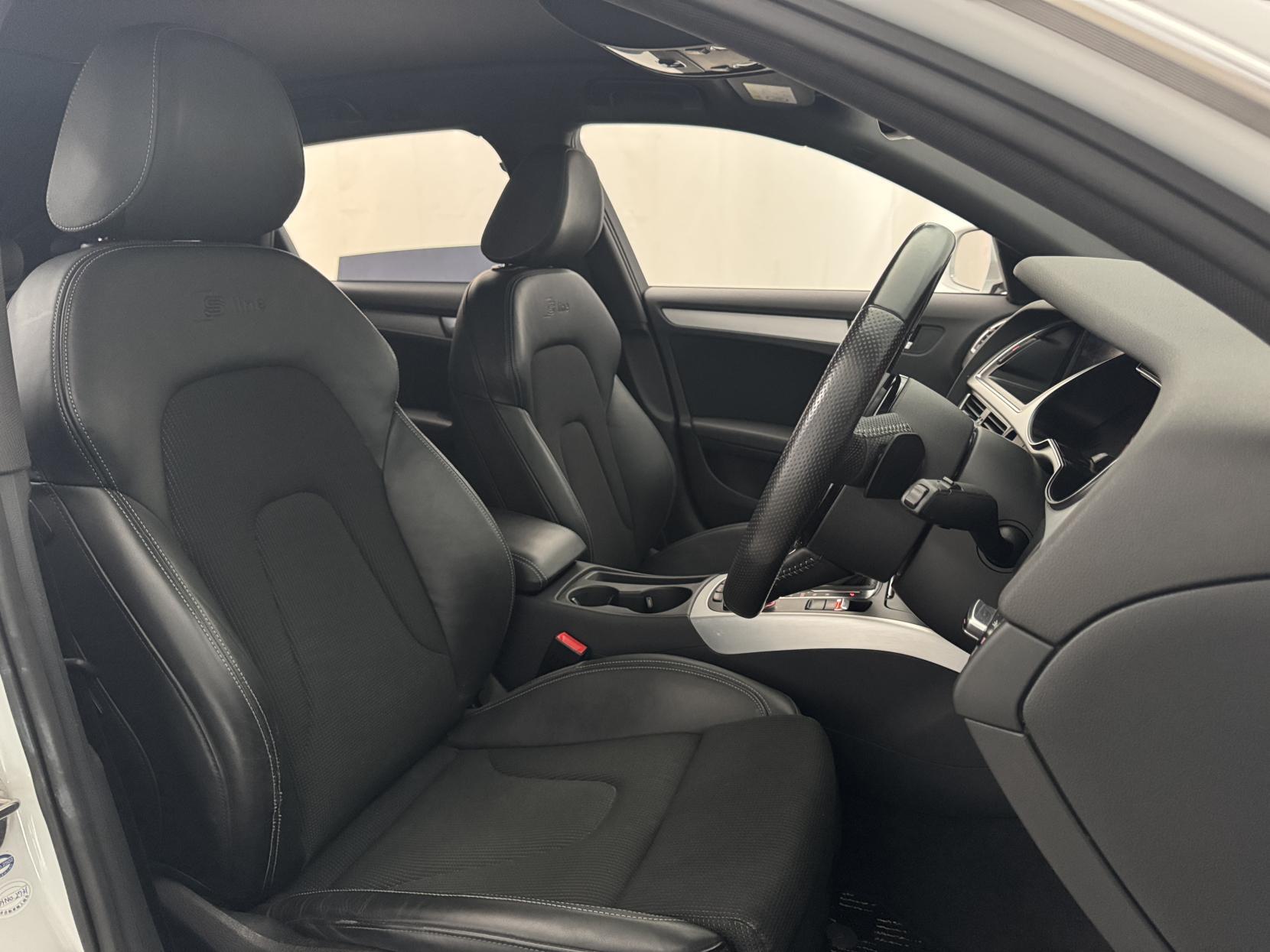 Audi A4 Avant view 42