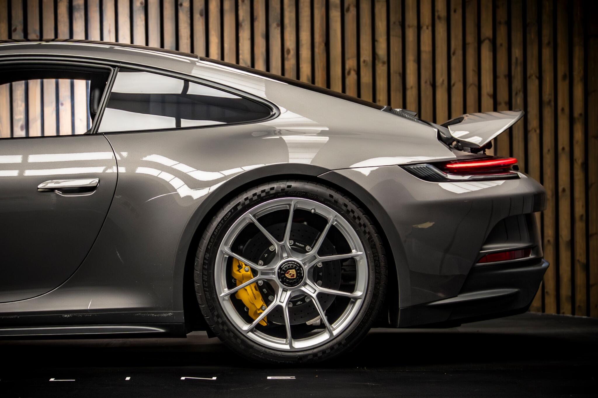 Porsche 911 view 18