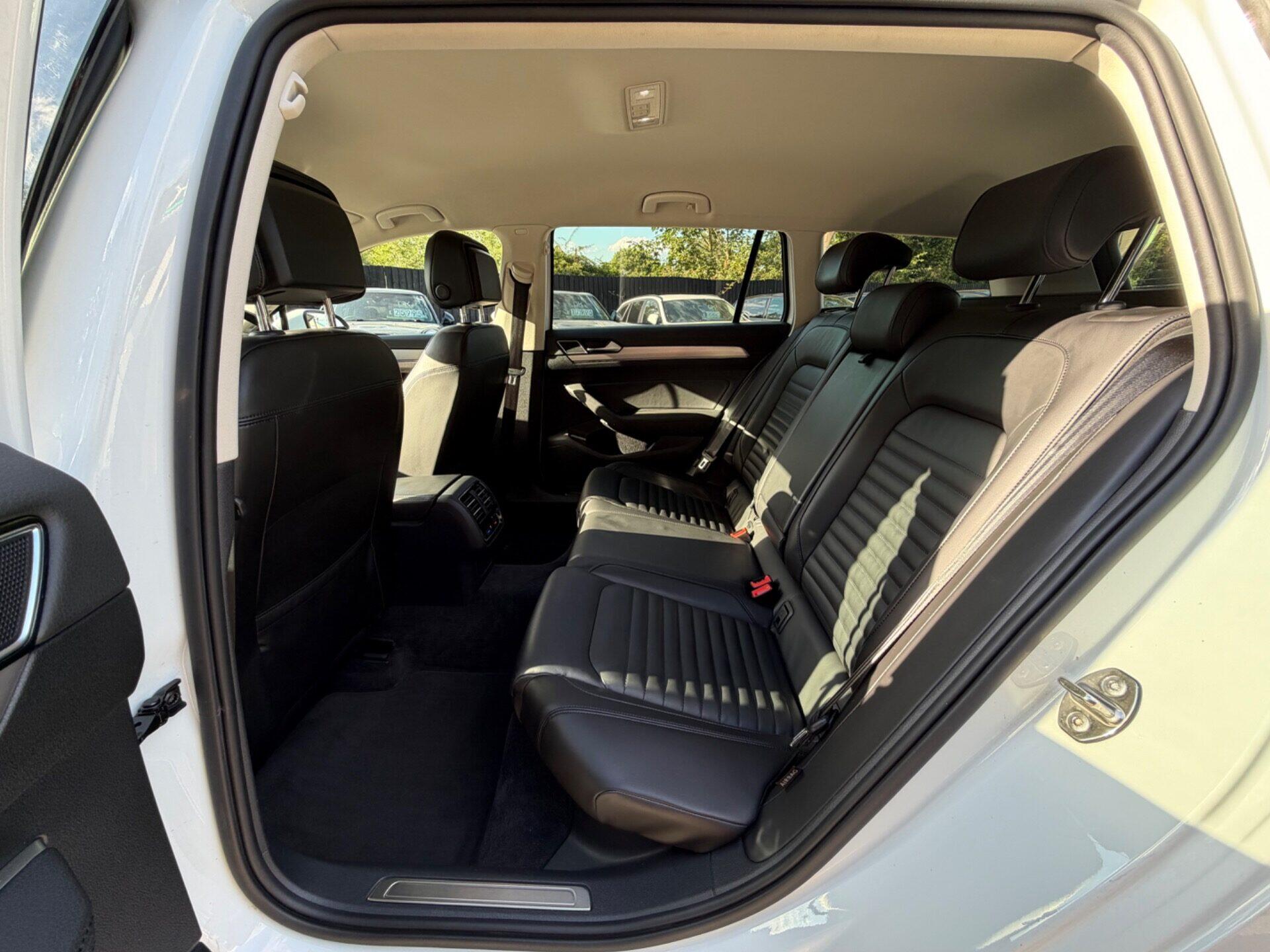 Volkswagen Passat view 17