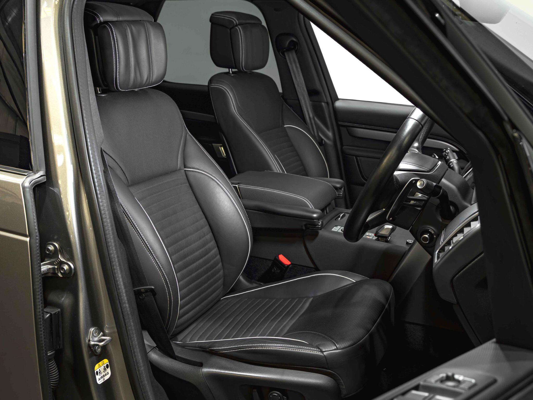 Land Rover Discovery 3 view 2