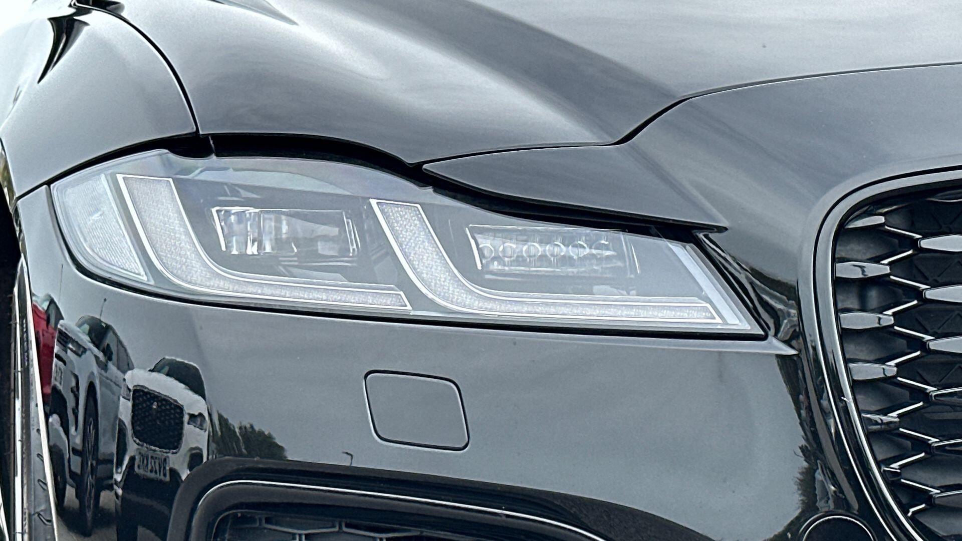 Jaguar XF view 17