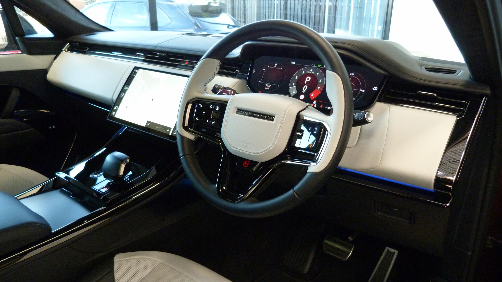 Land Rover Range Rover Sport view 16