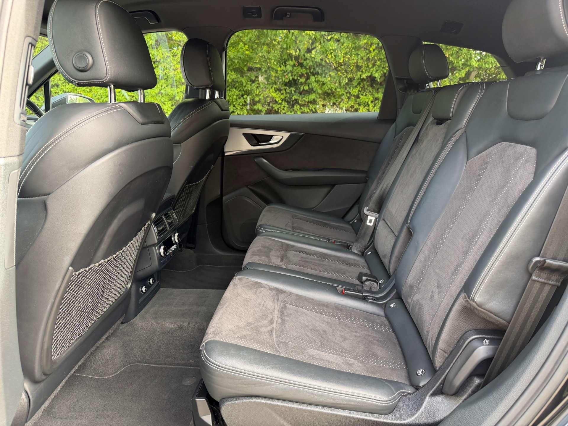 Audi Q7 view 30
