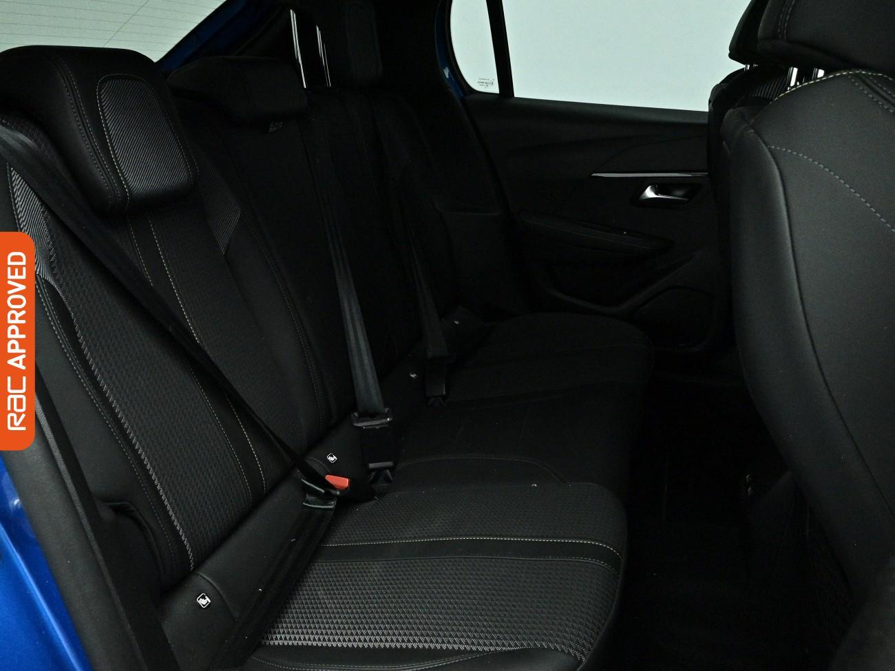 Peugeot 208 view 13