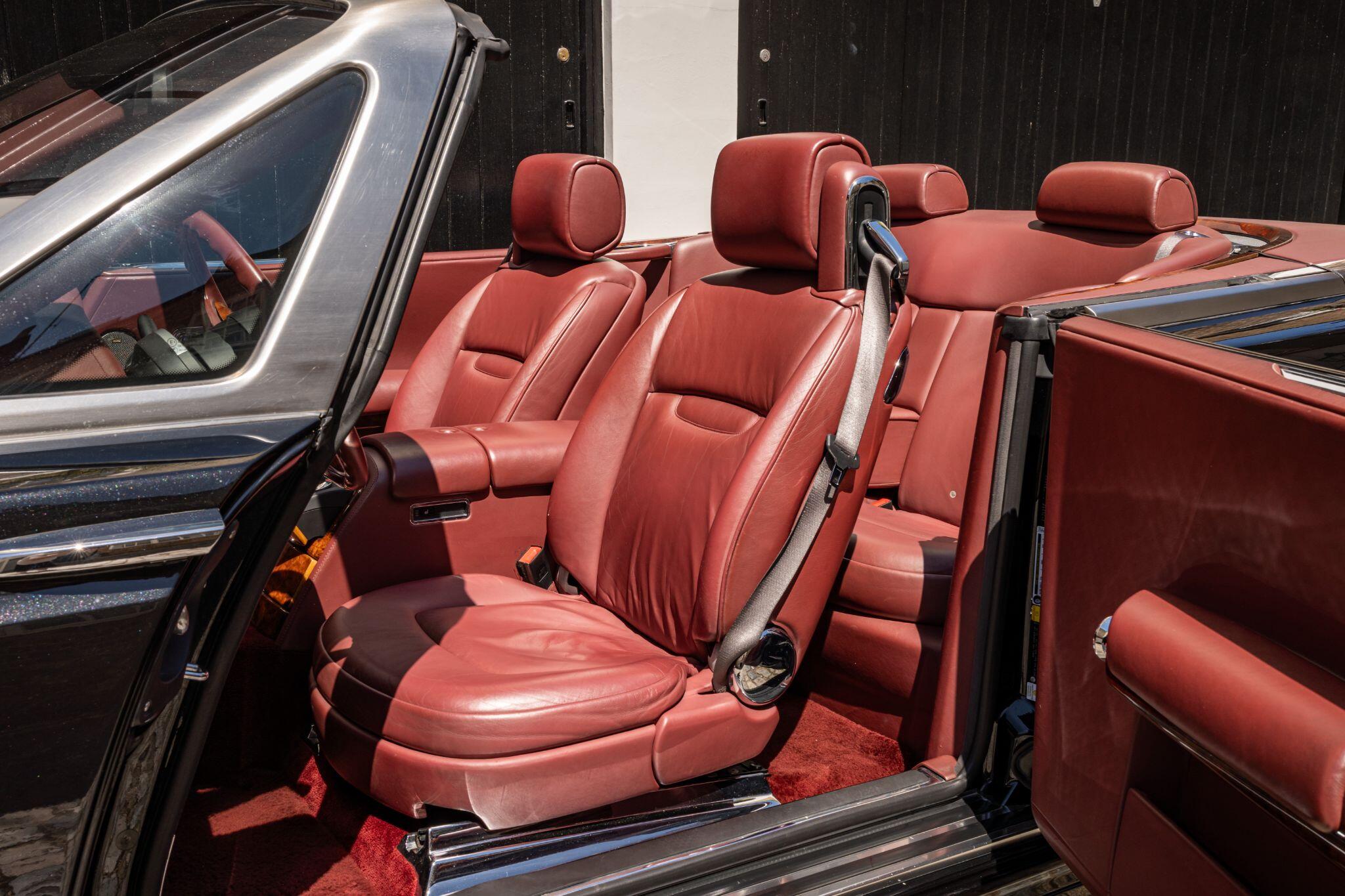 Rolls-Royce Phantom view 25