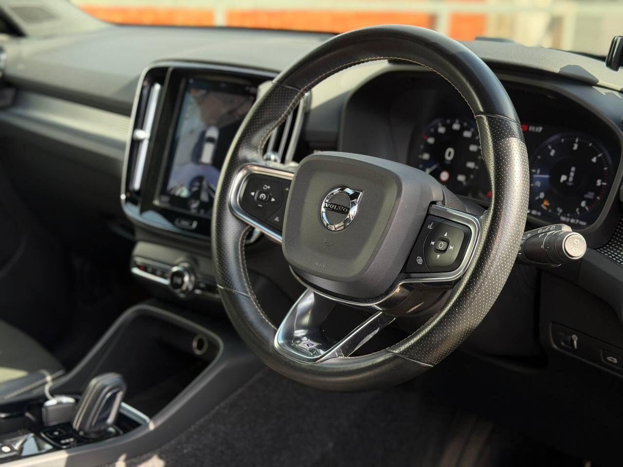 Volvo XC40 view 9
