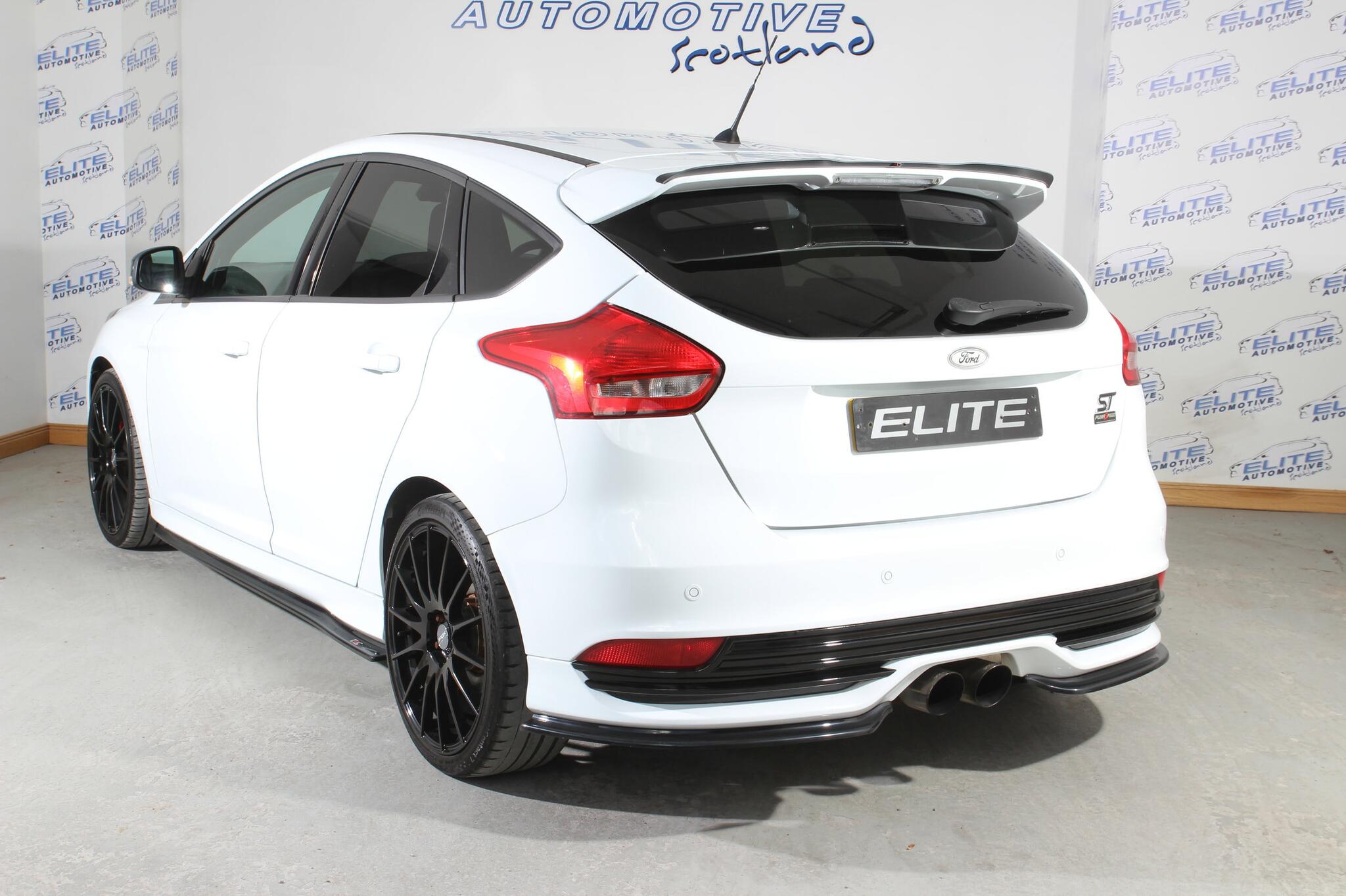 Ford Focus view 11