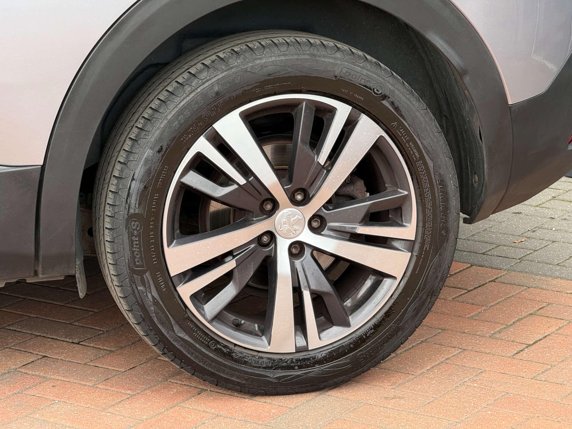 Peugeot 3008 view 9