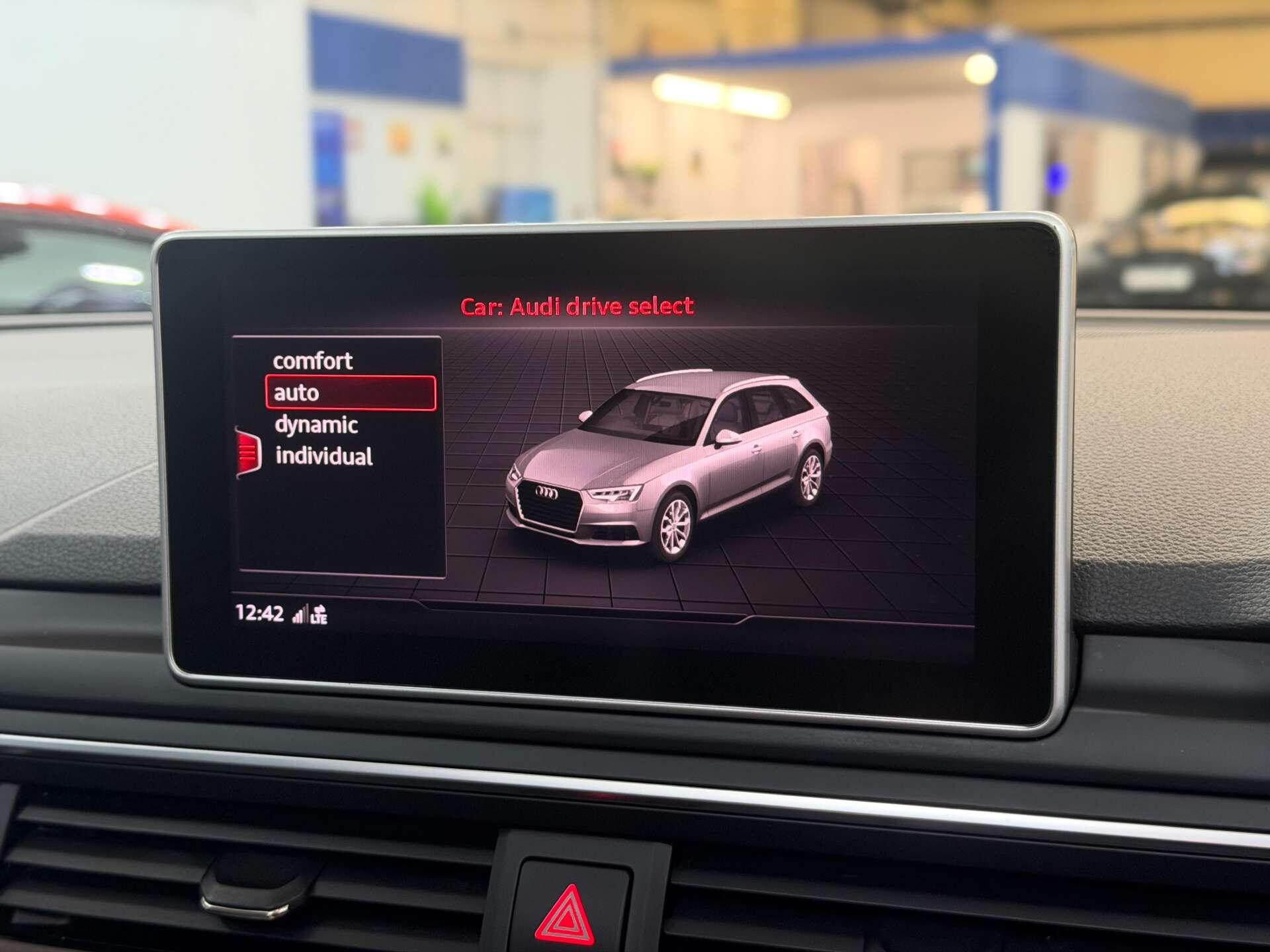 Audi RS4 view 45