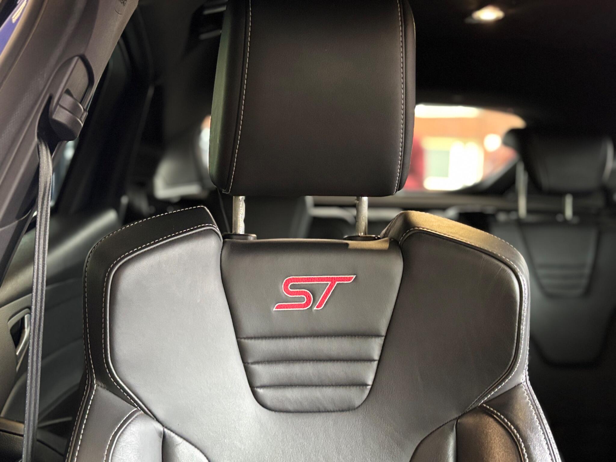 Ford Focus view 17