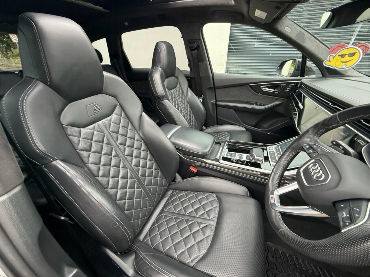 Audi SQ7 view 18