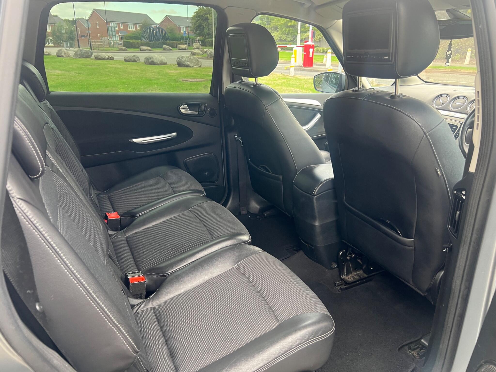 Ford S-Max view 11