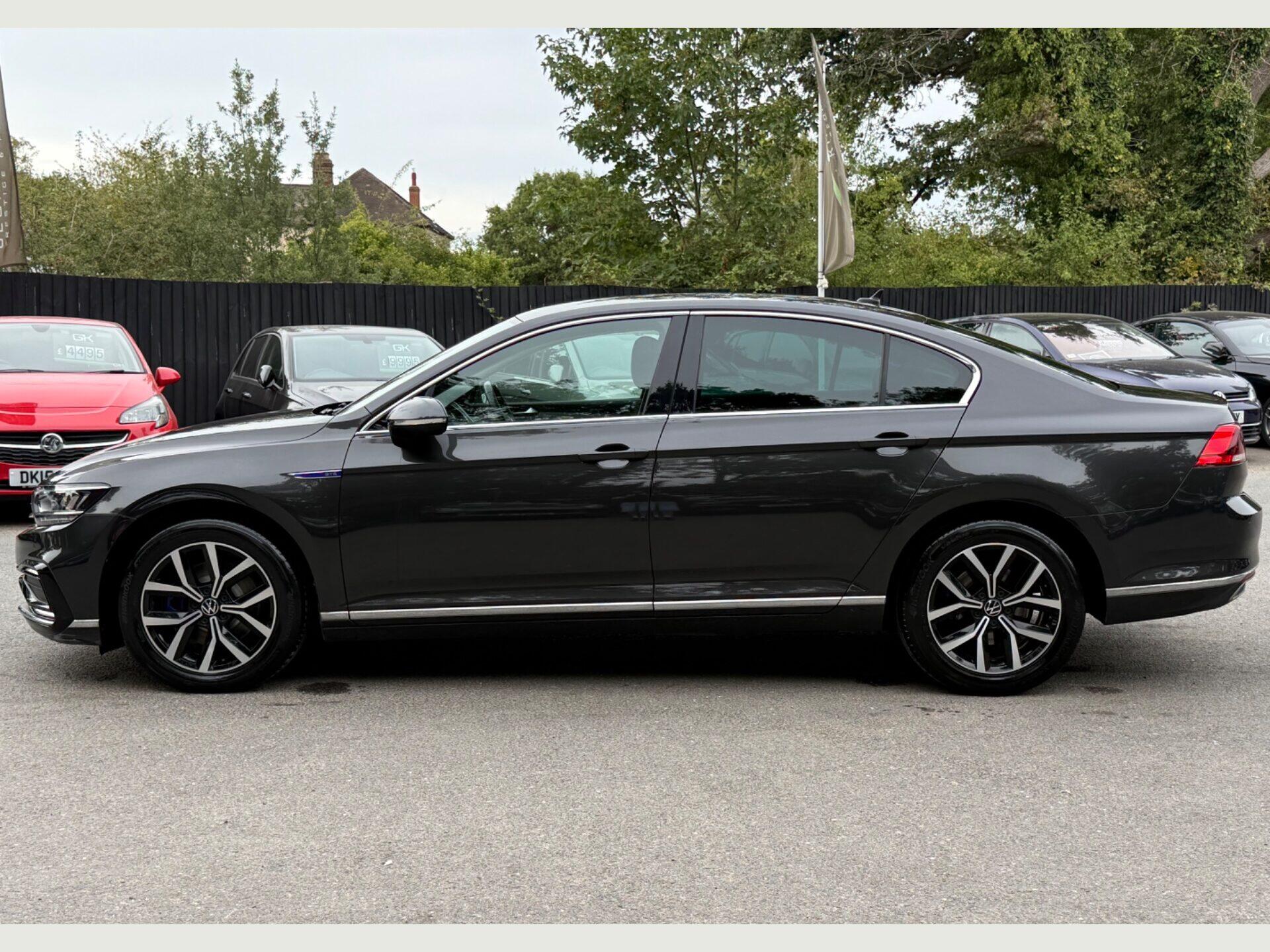 Volkswagen Passat view 9