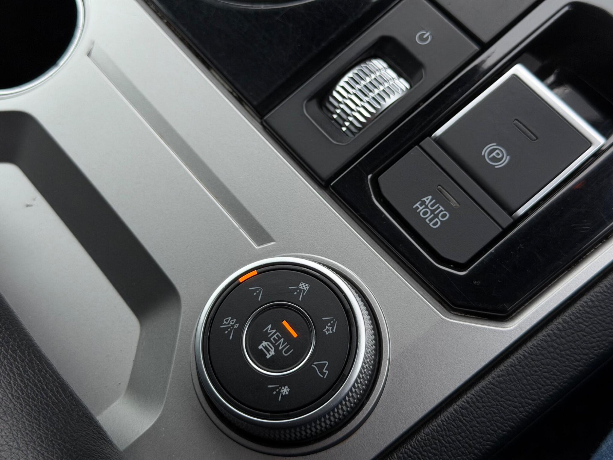 Volkswagen Touareg view 27
