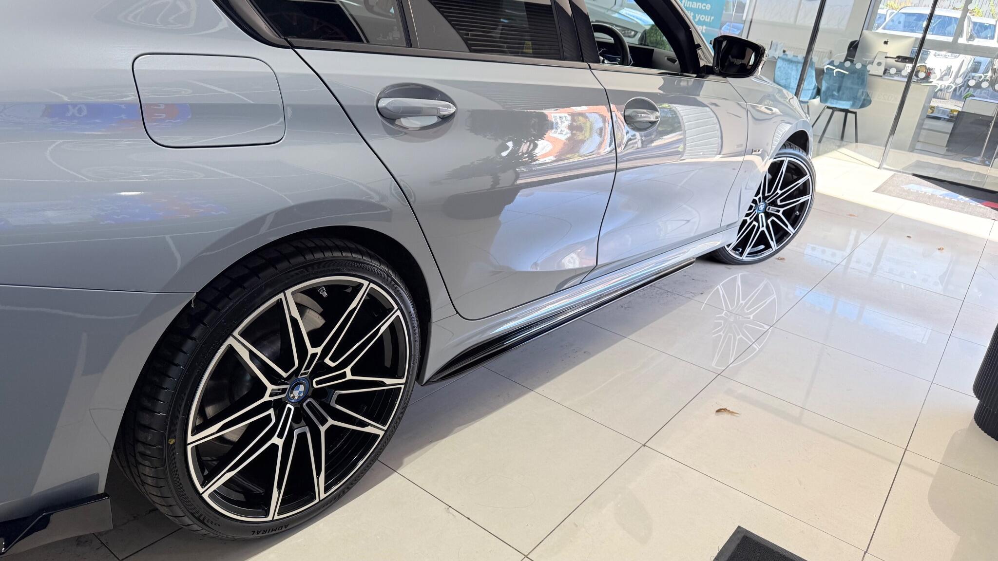 BMW 3 Series view 32