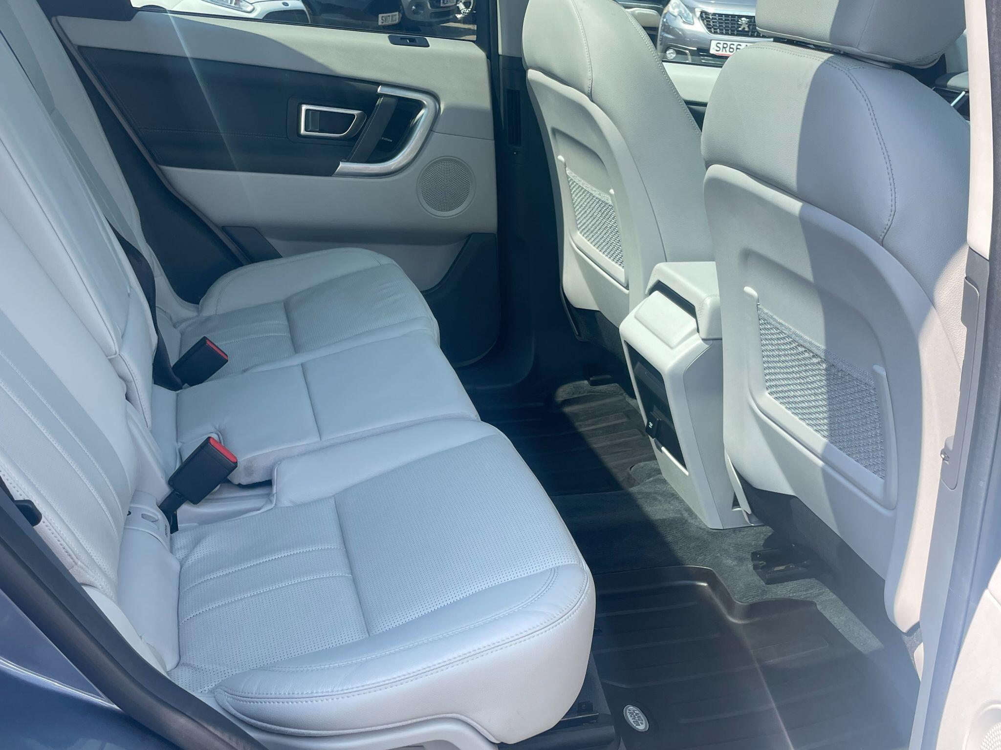 Land Rover Discovery Sport view 17