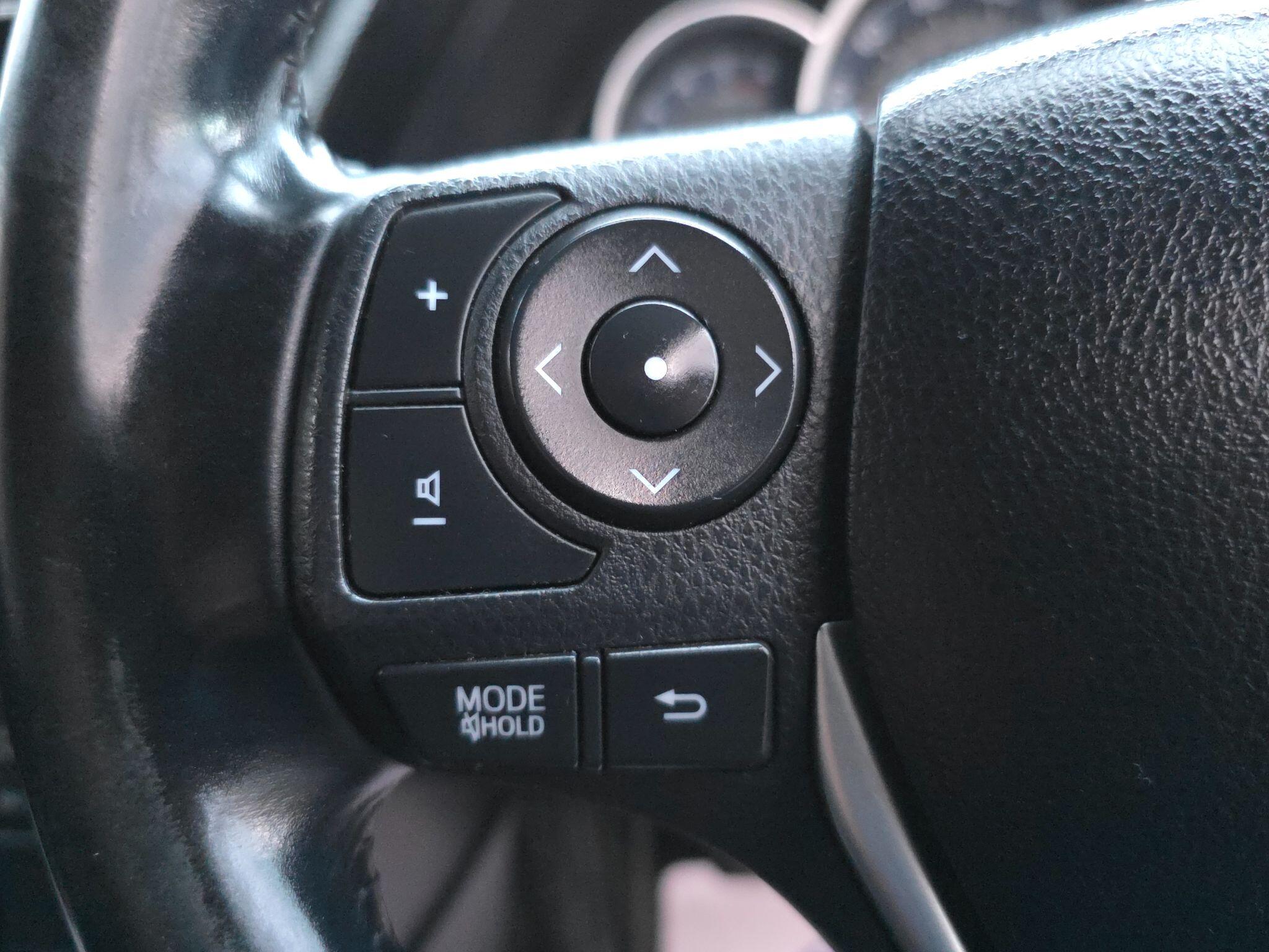 2013 Toyota Auris image 28