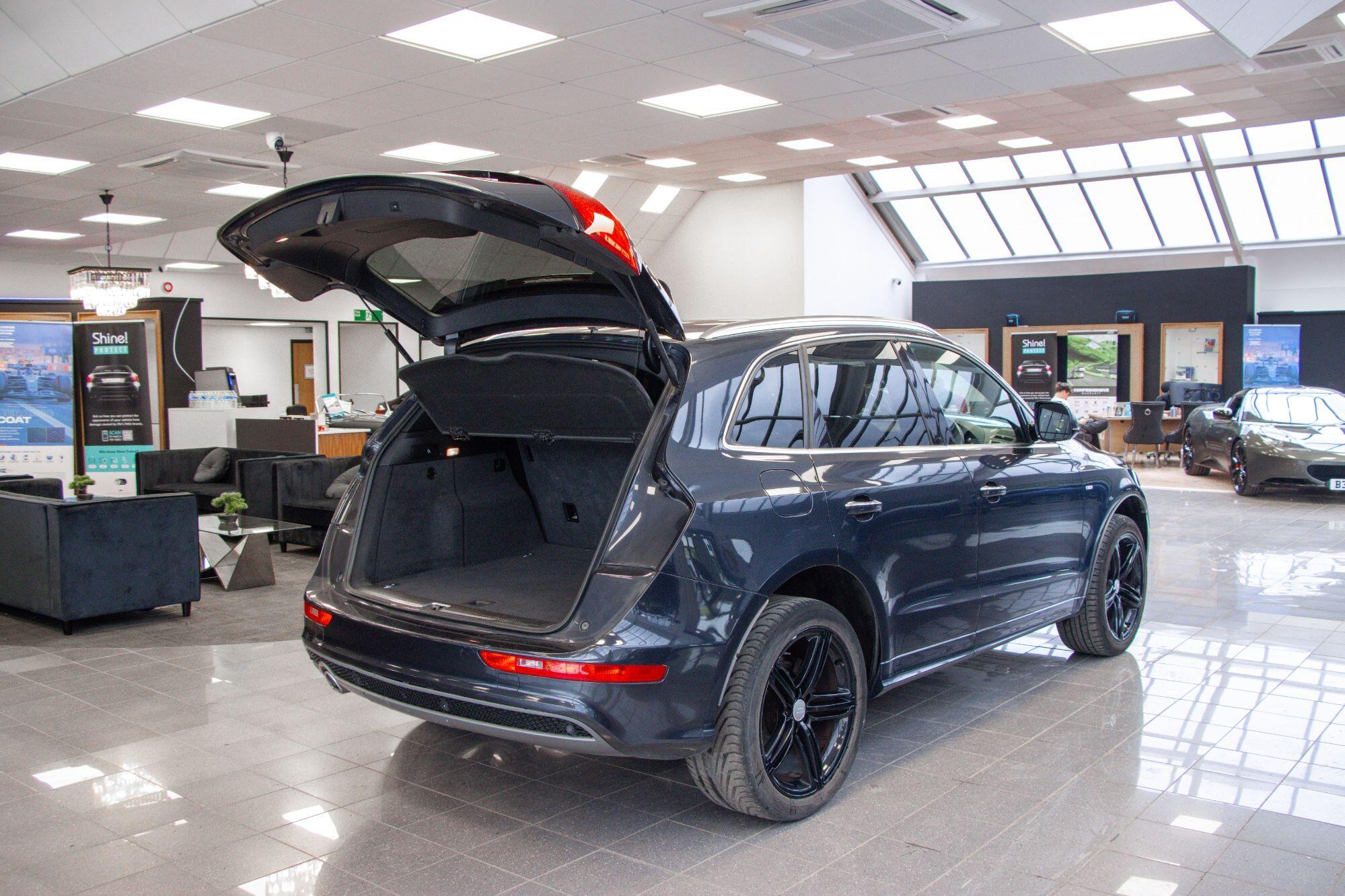 Audi Q5 view 13