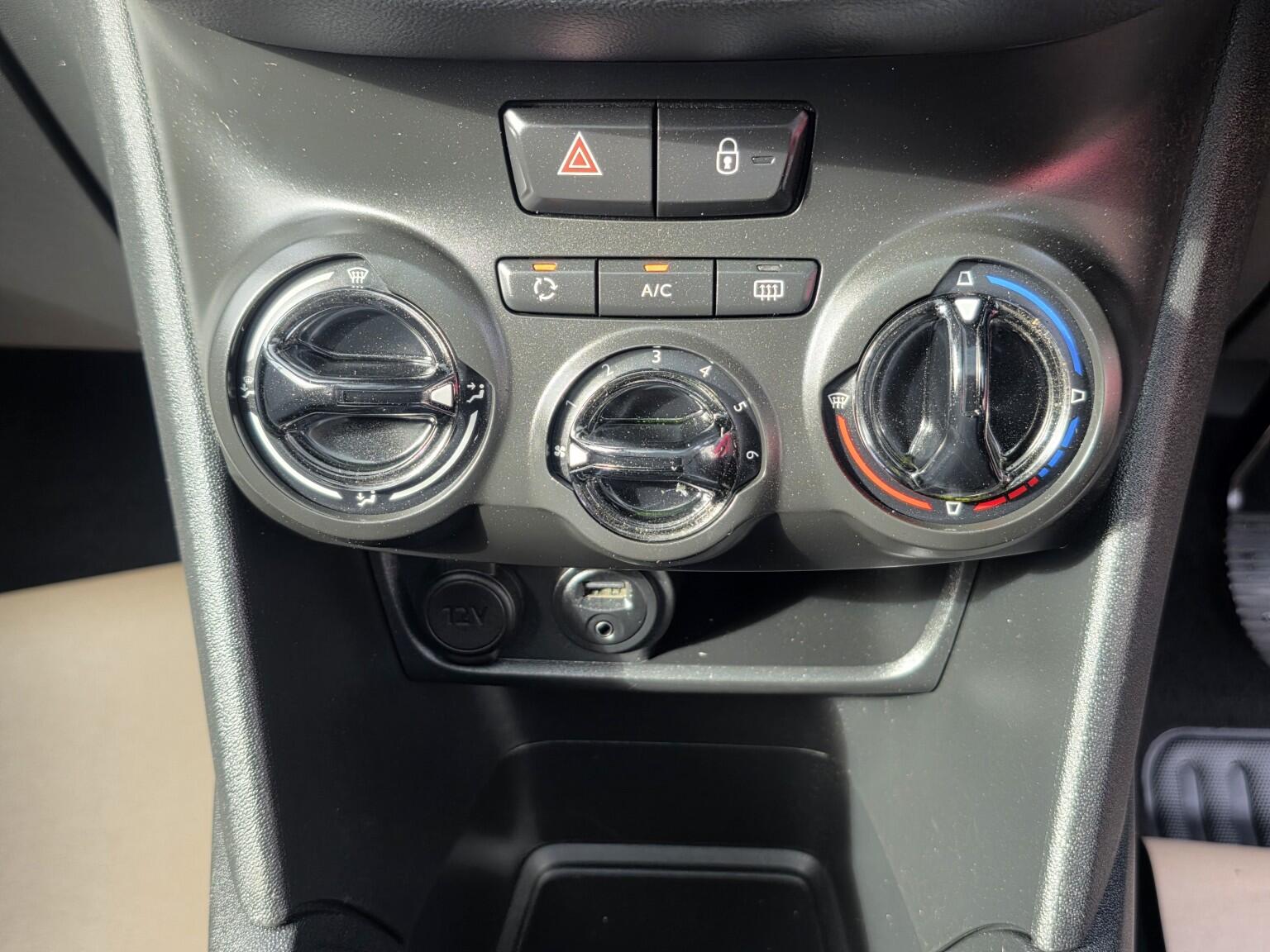 Peugeot 208 view 15