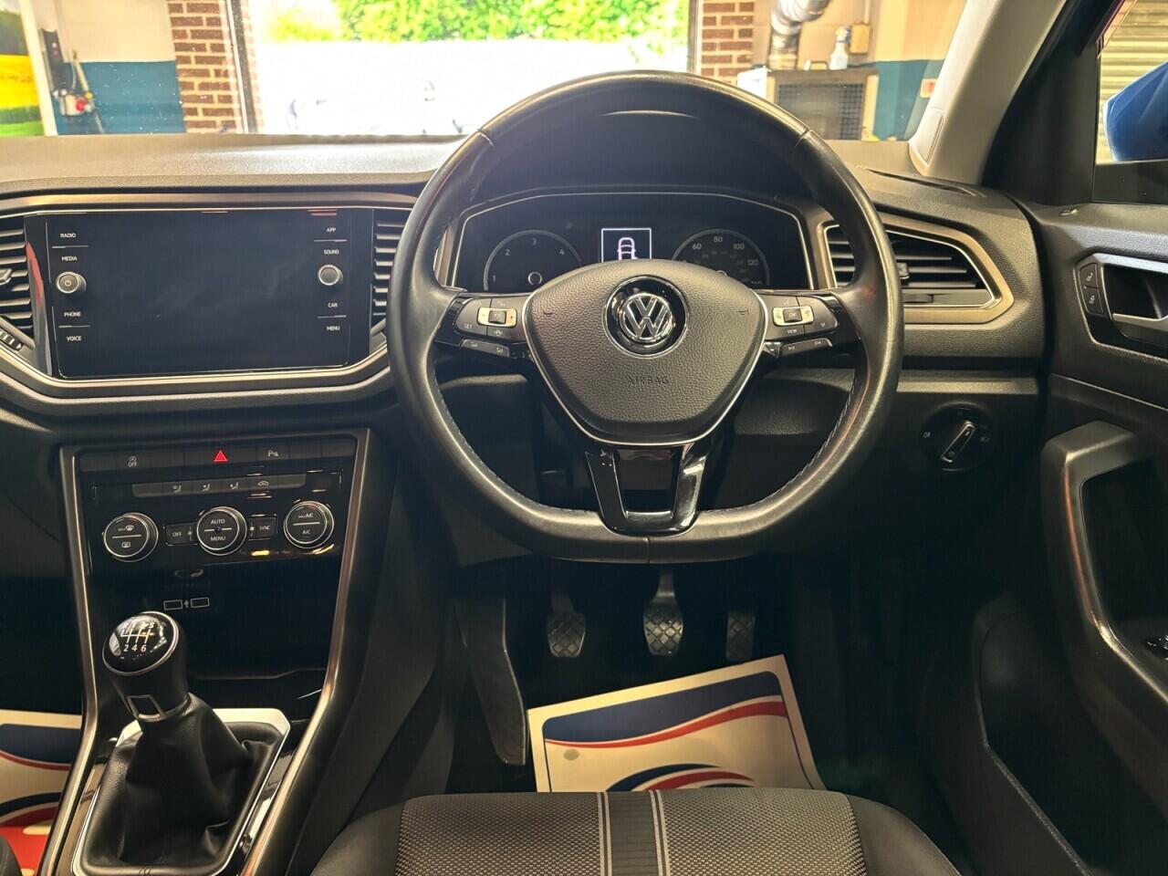 Volkswagen T-Roc view 17
