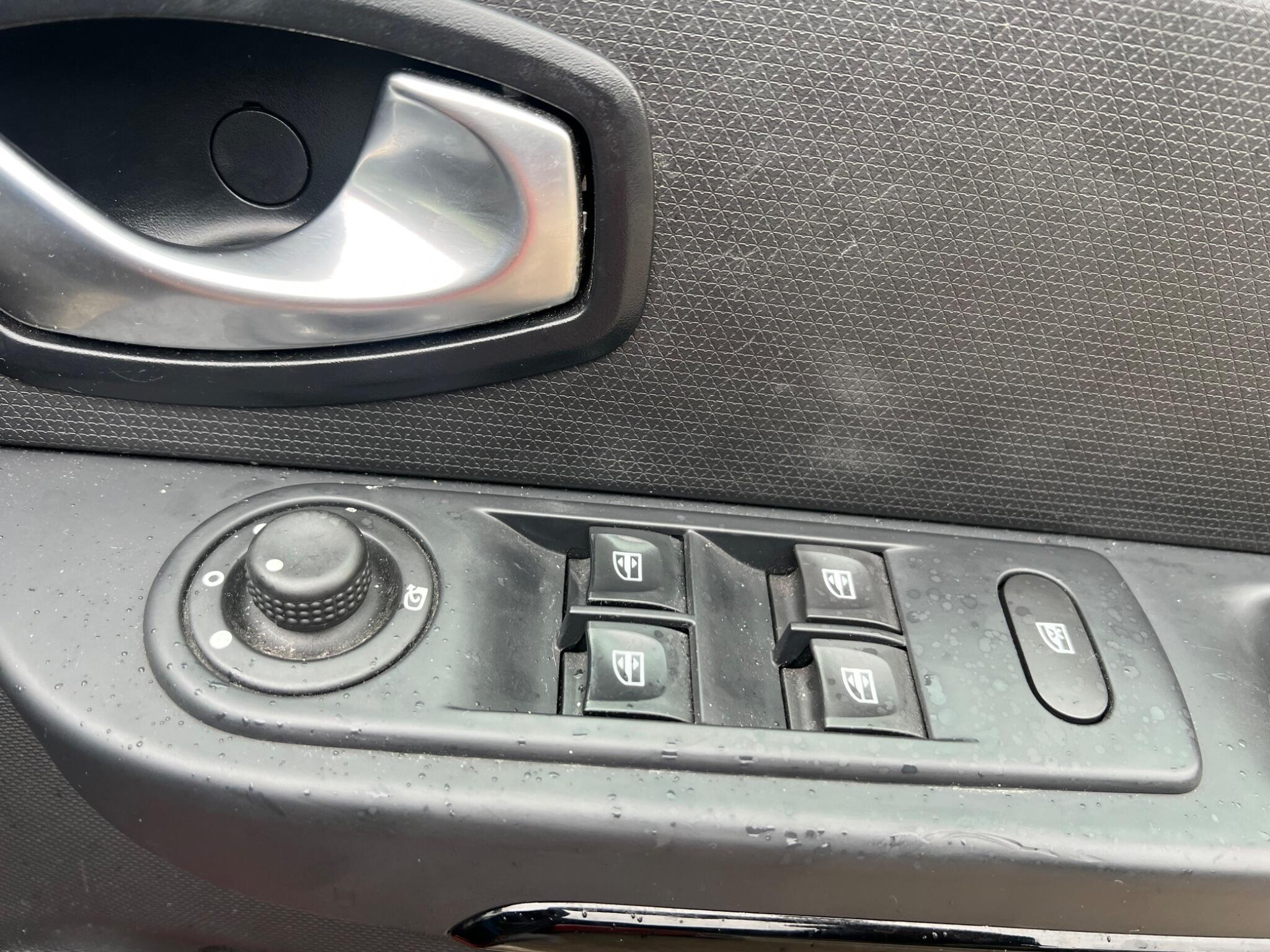Renault Clio view 34