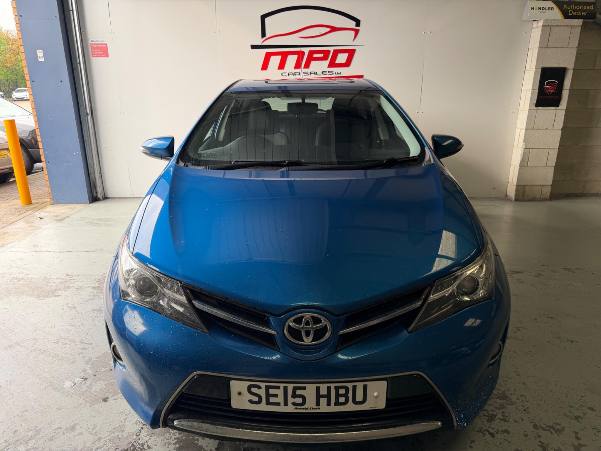 Toyota Auris view 3
