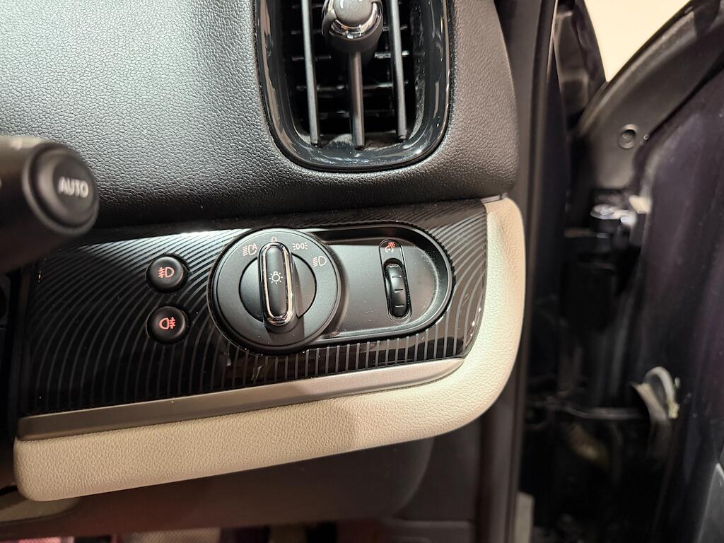 Mini Countryman view 22