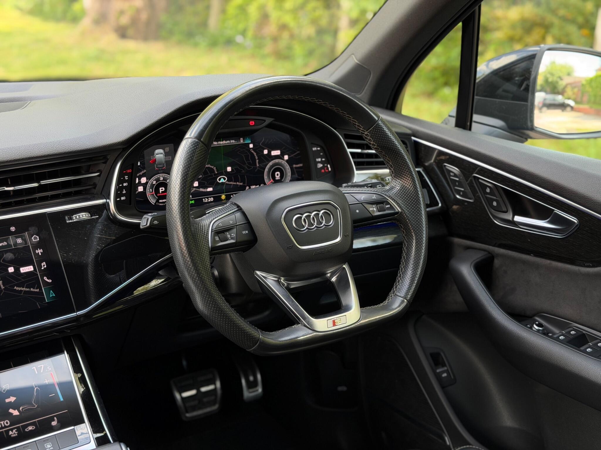 Audi Q7 view 40