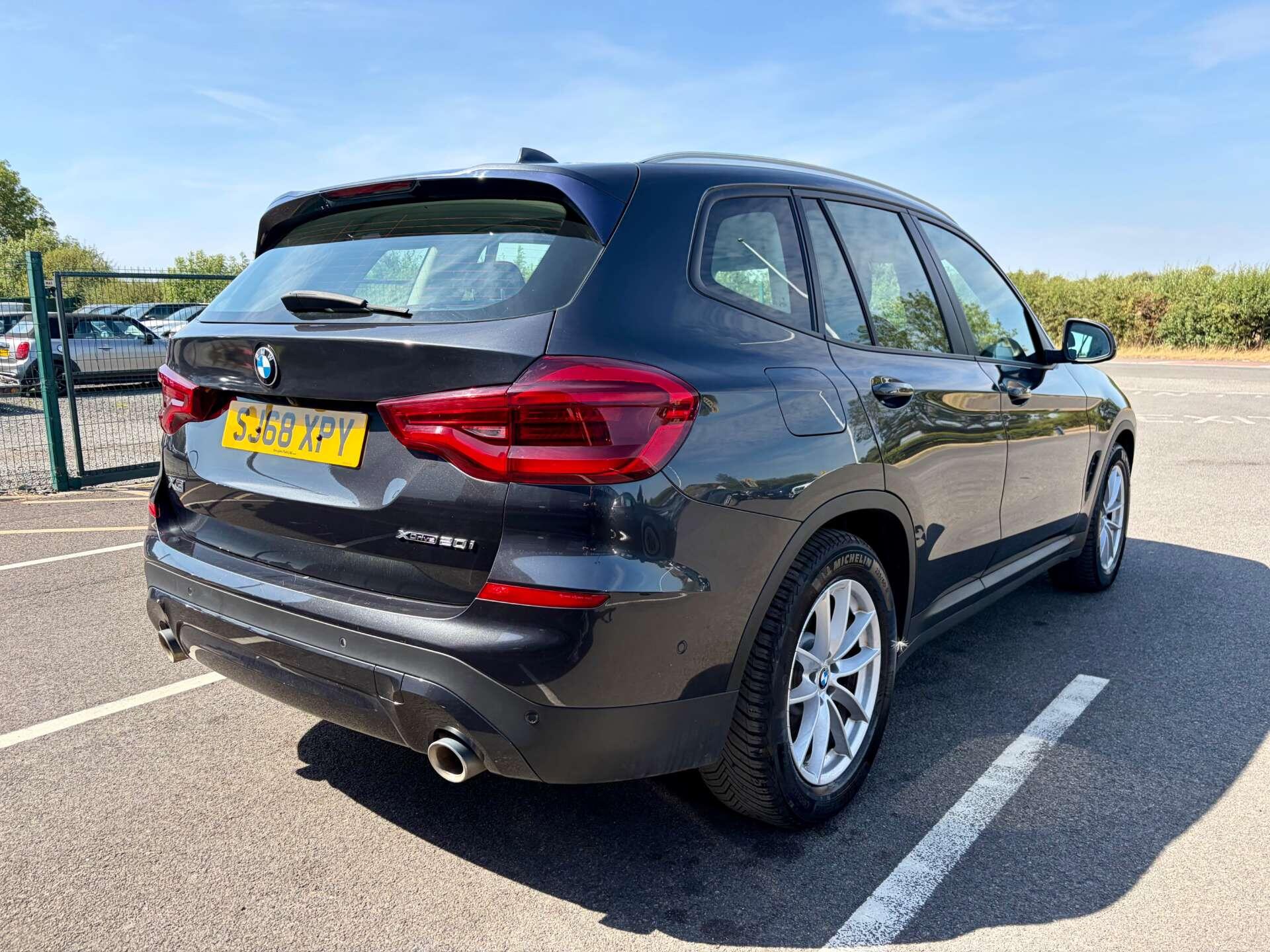 BMW X3 view 8