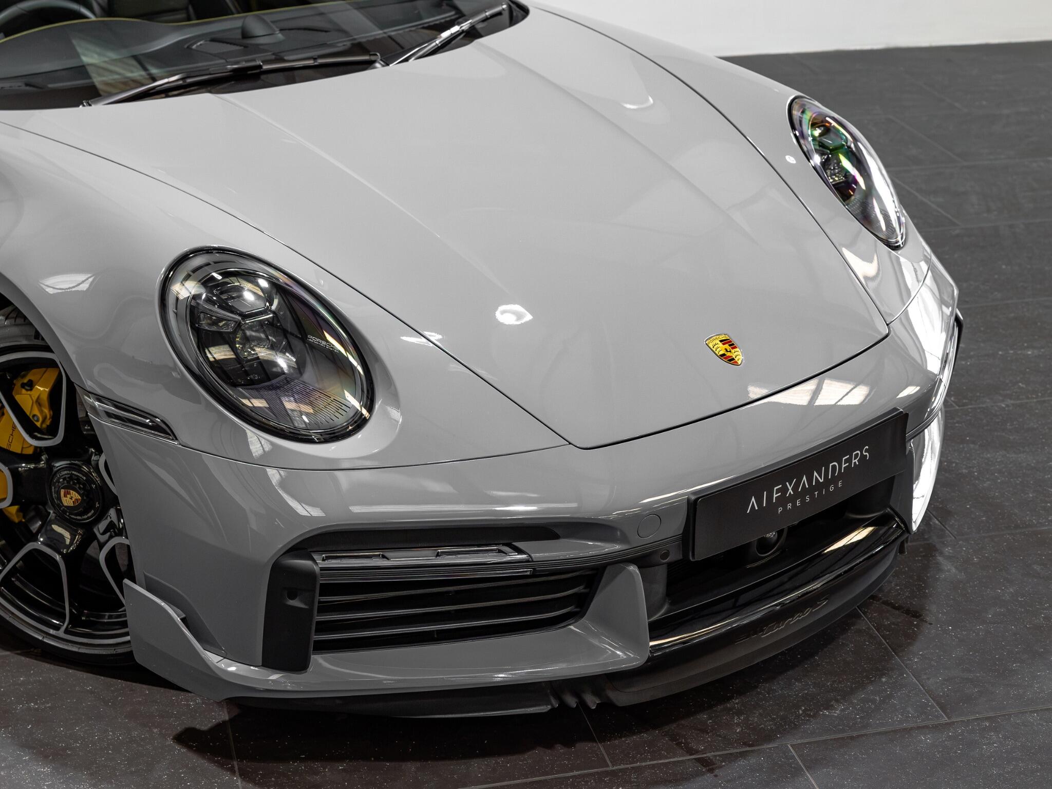 Porsche 911 view 12