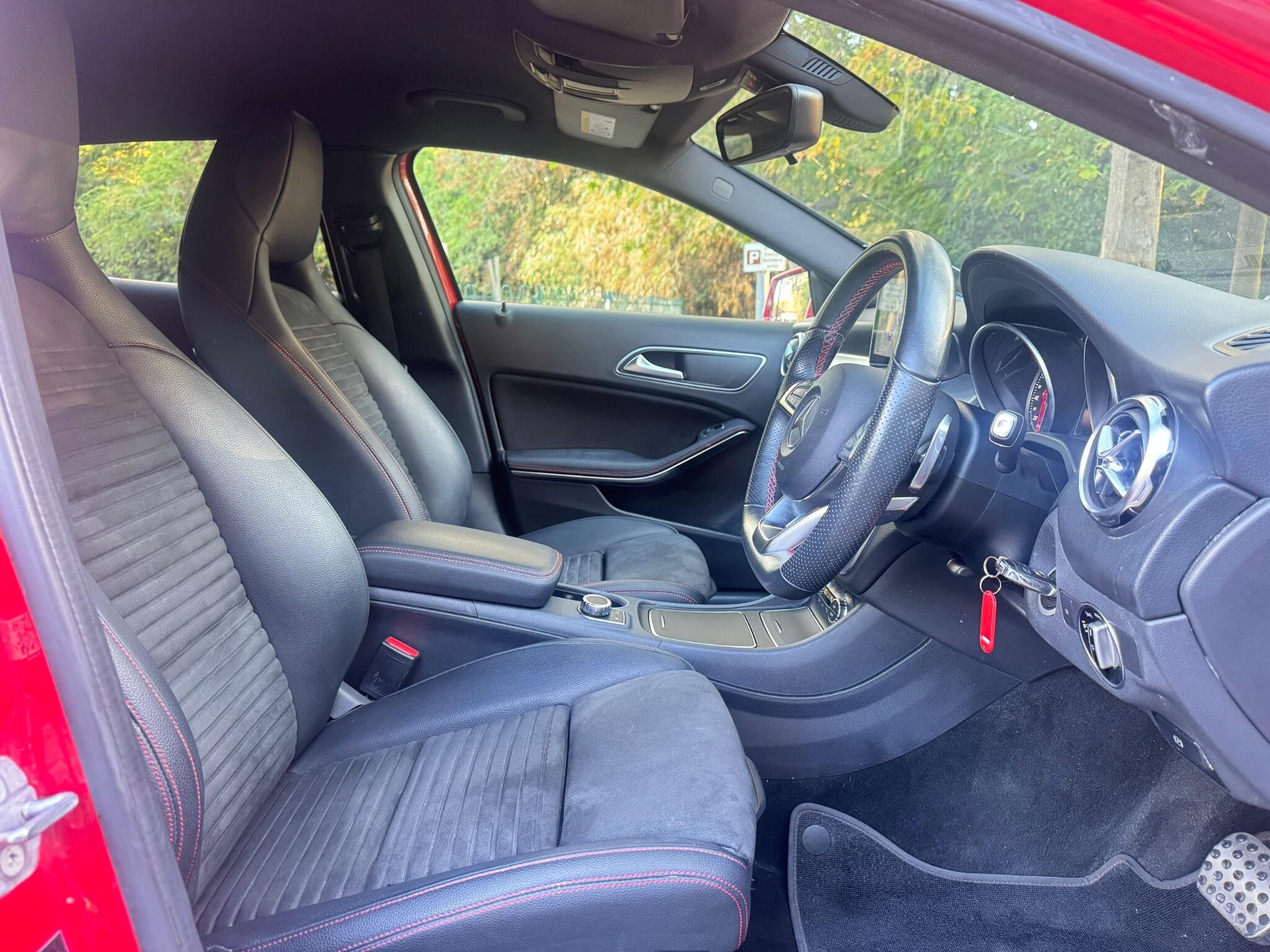 Mercedes-Benz Gla view 11