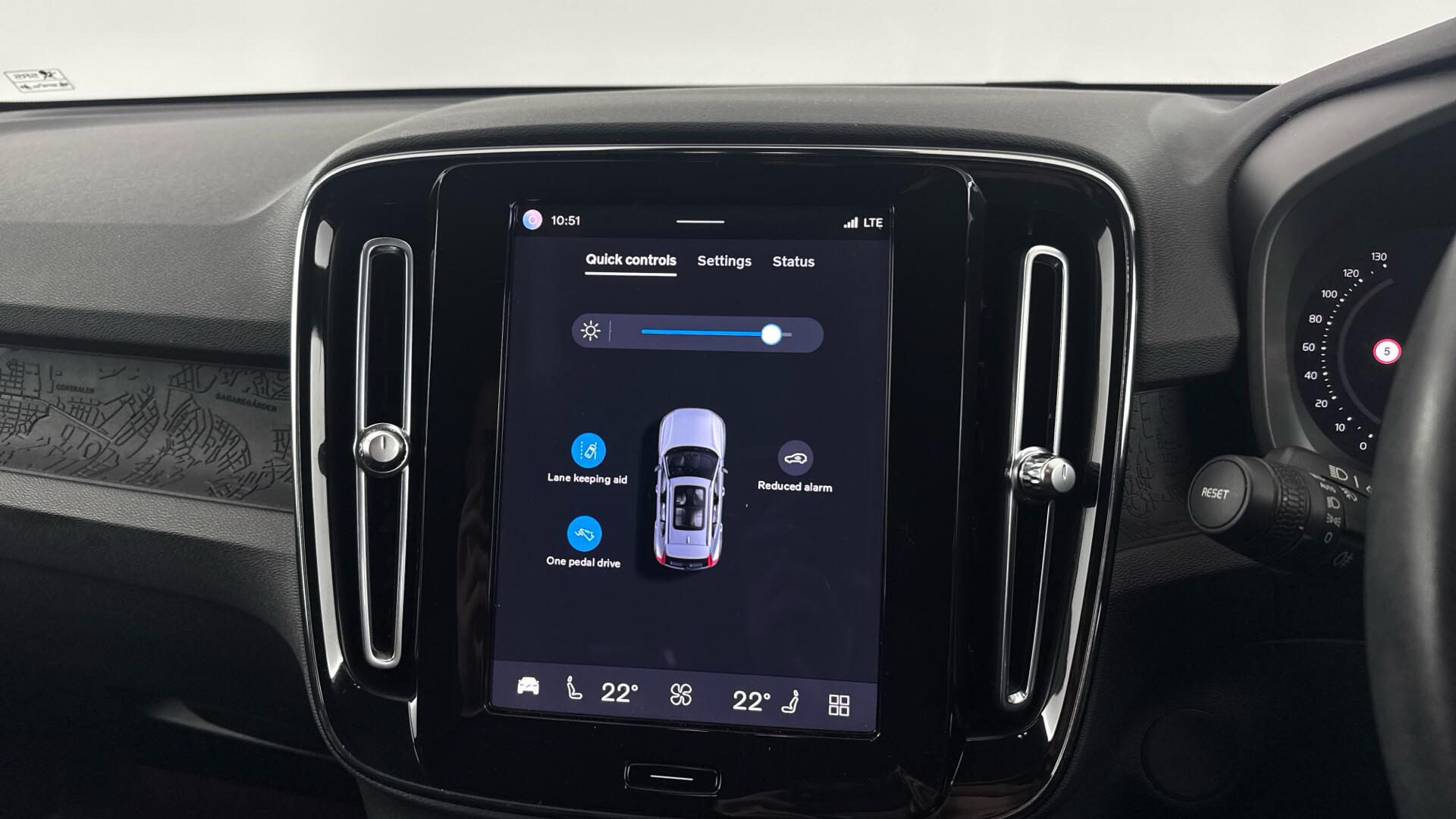 Volvo XC40 view 27