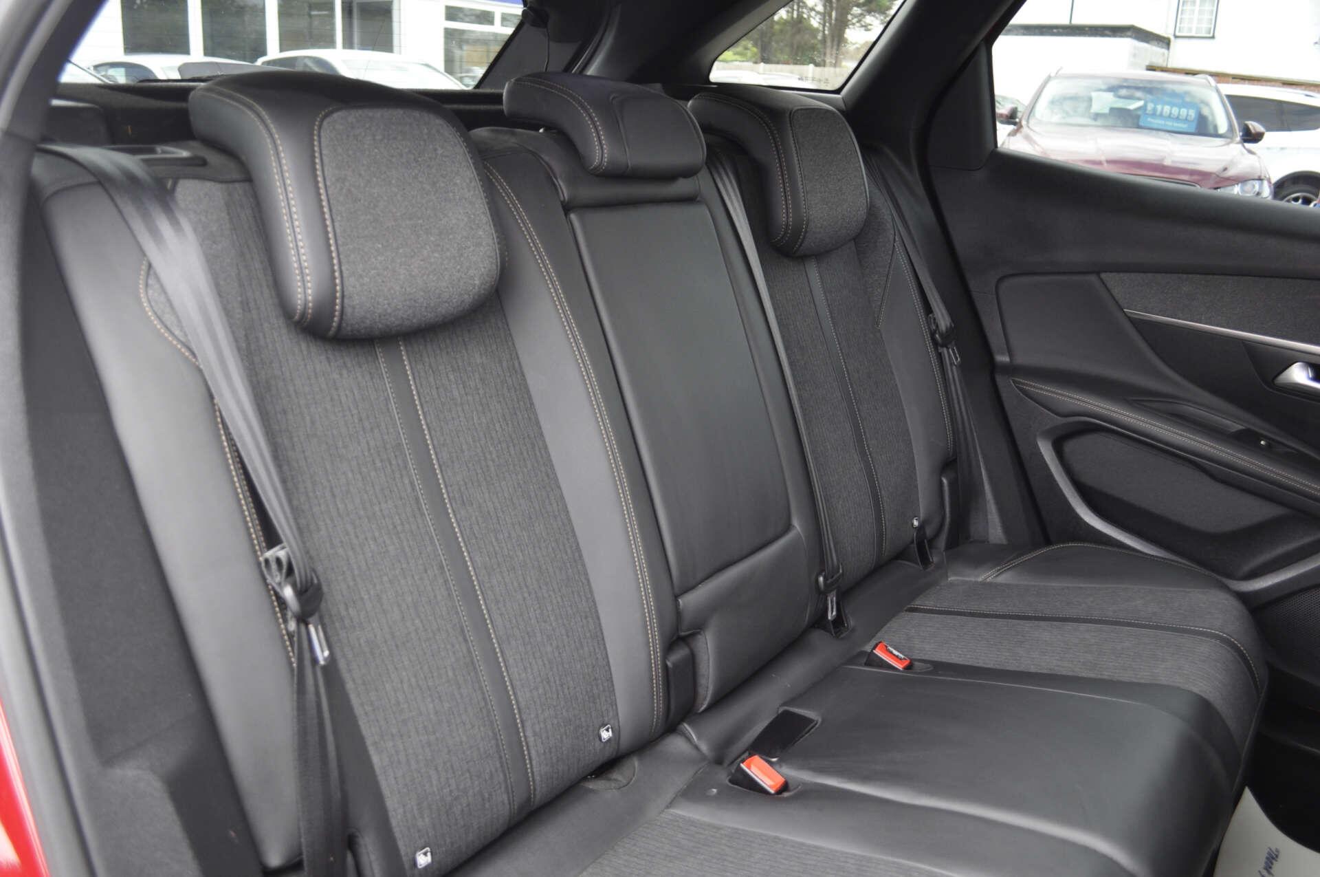 Peugeot 3008 view 11