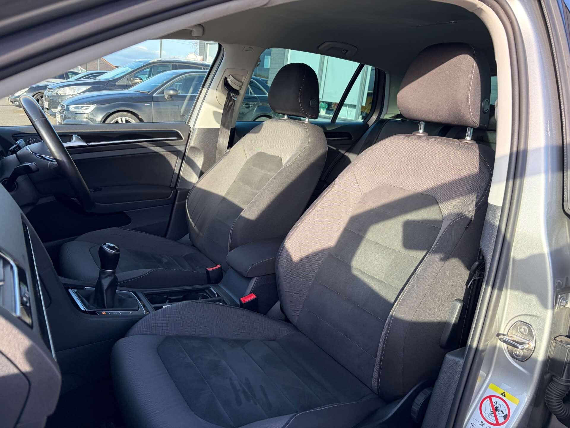 Volkswagen Golf view 17