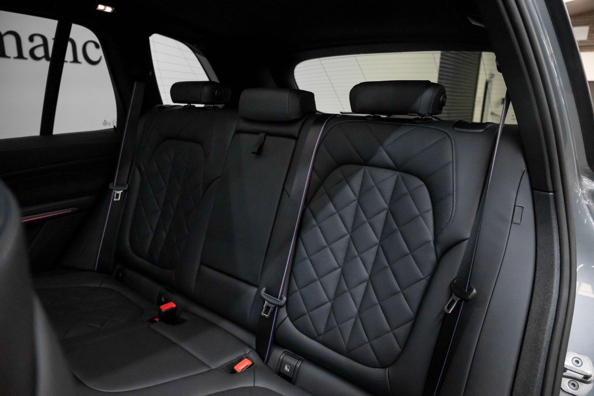 BMW X5 view 24