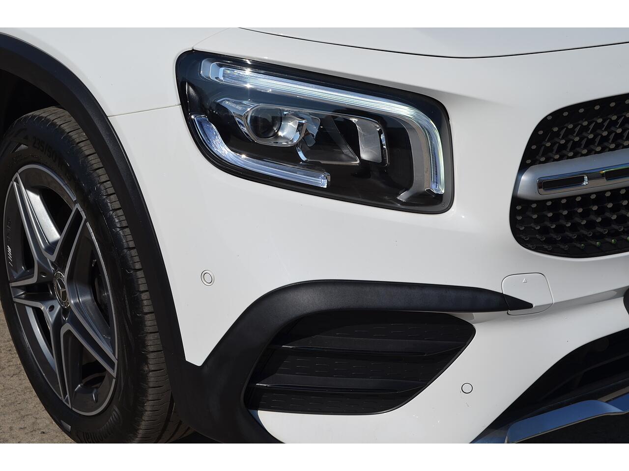 Mercedes-Benz GLB view 27