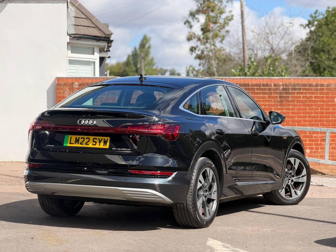 Audi E-Tron view 70