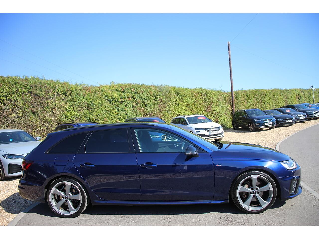 Audi A4 Avant view 7