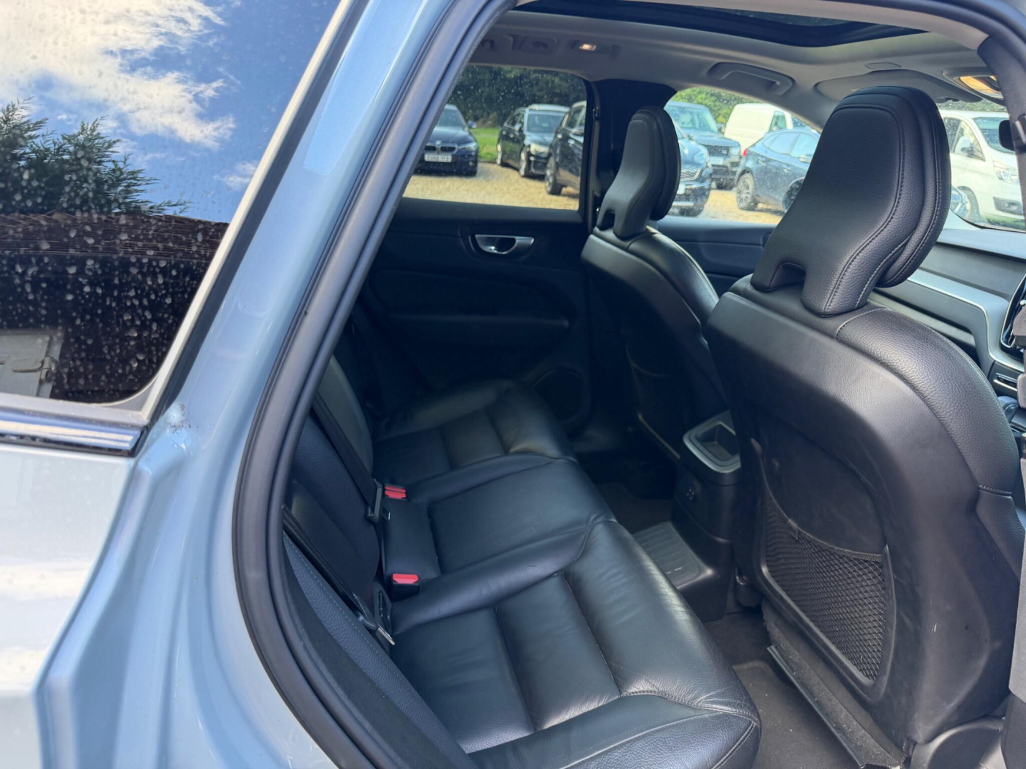 Volvo XC60 view 8