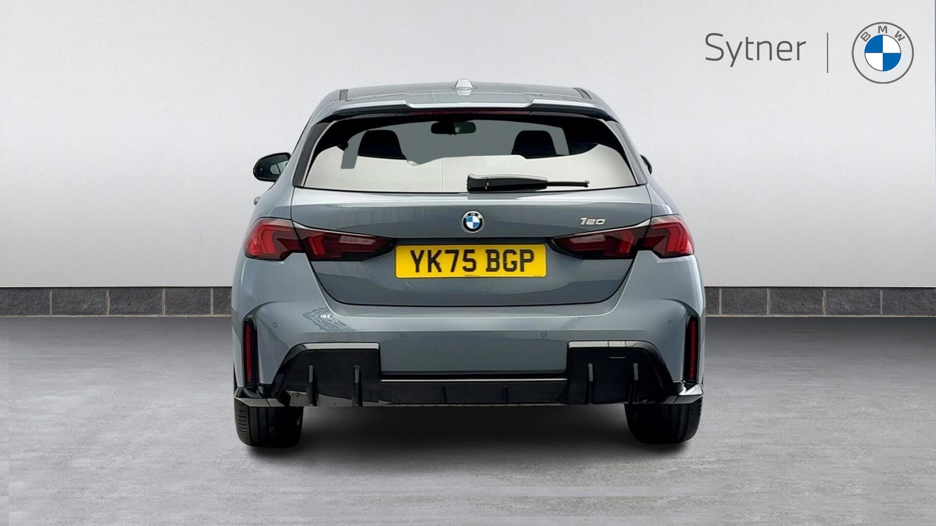 BMW 1 Series view 15