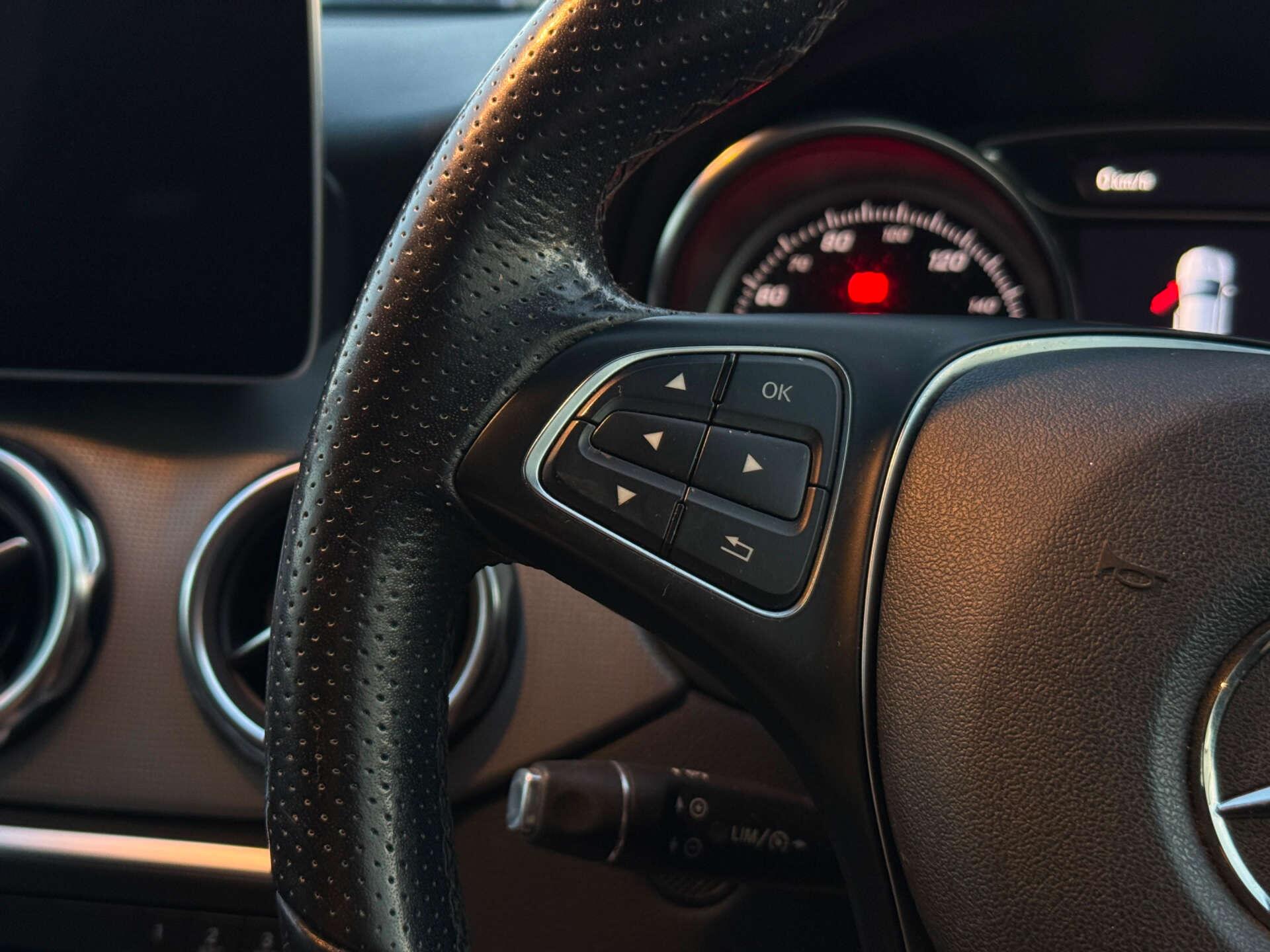 Mercedes-Benz Gla view 48