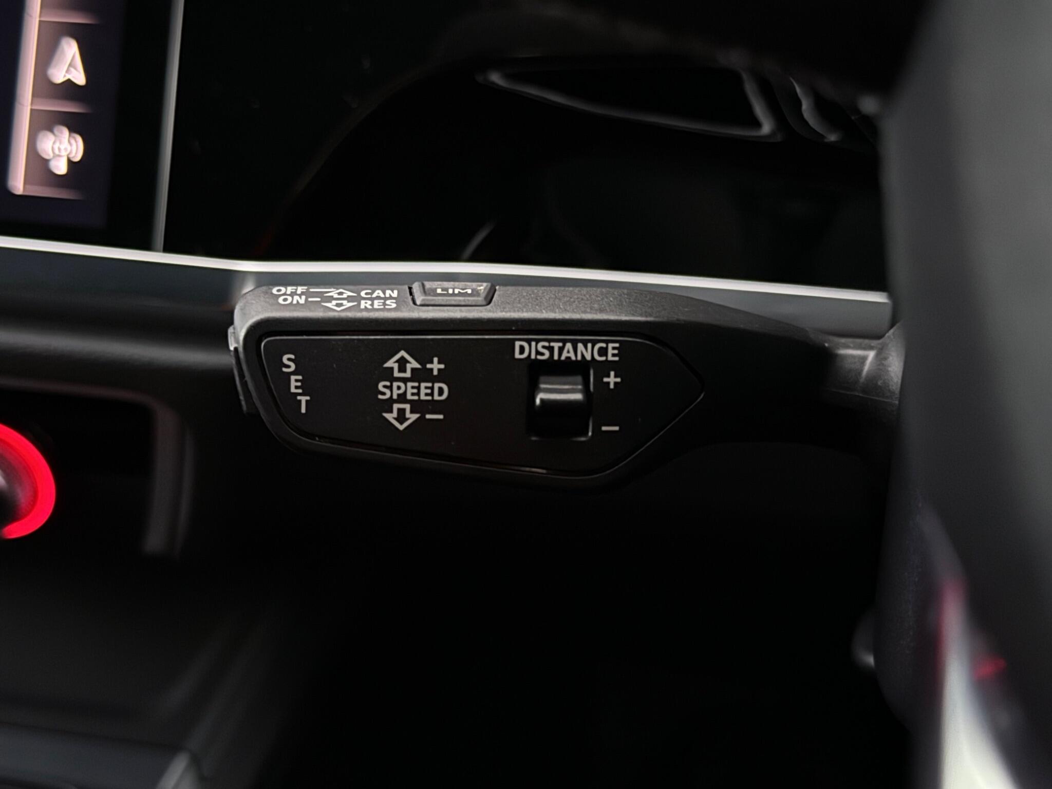 Audi Q3 view 20