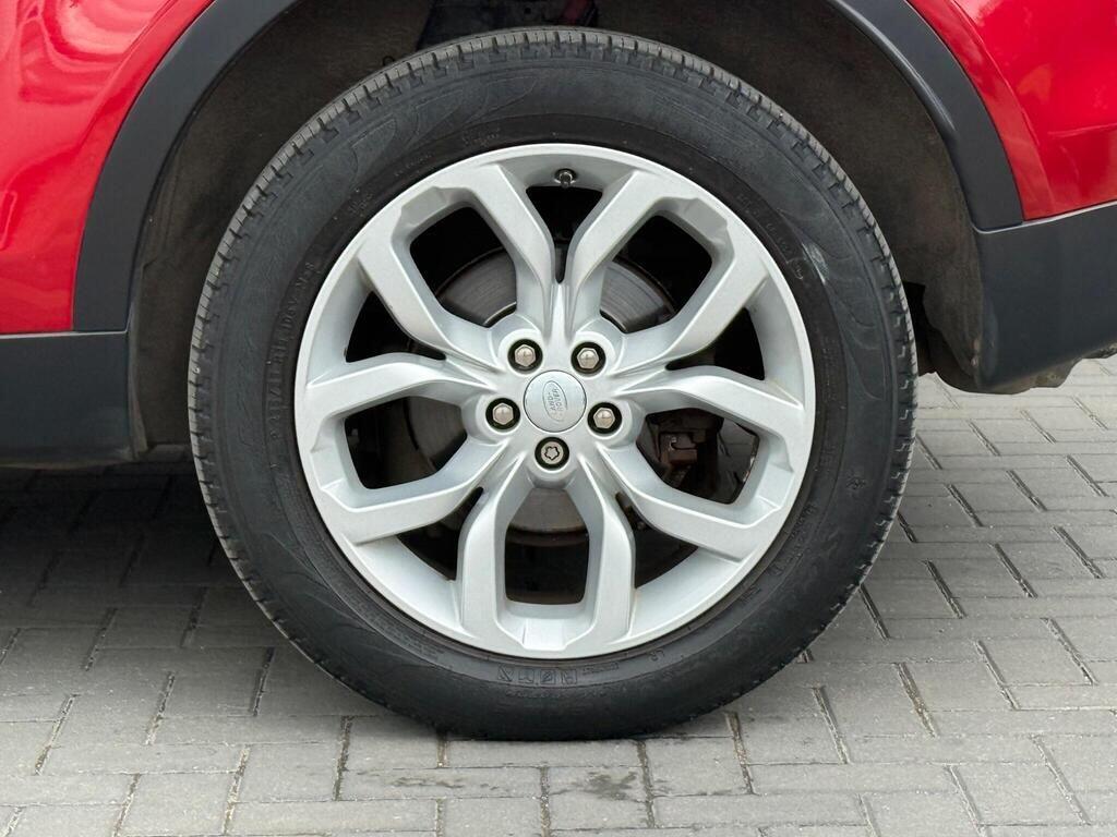 Land Rover Discovery Sport view 14