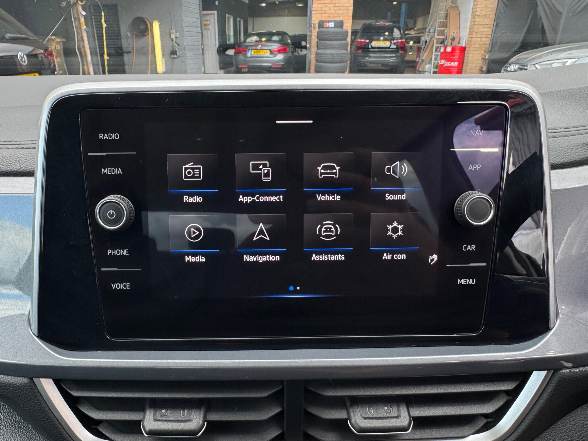 Volkswagen T-Roc view 39
