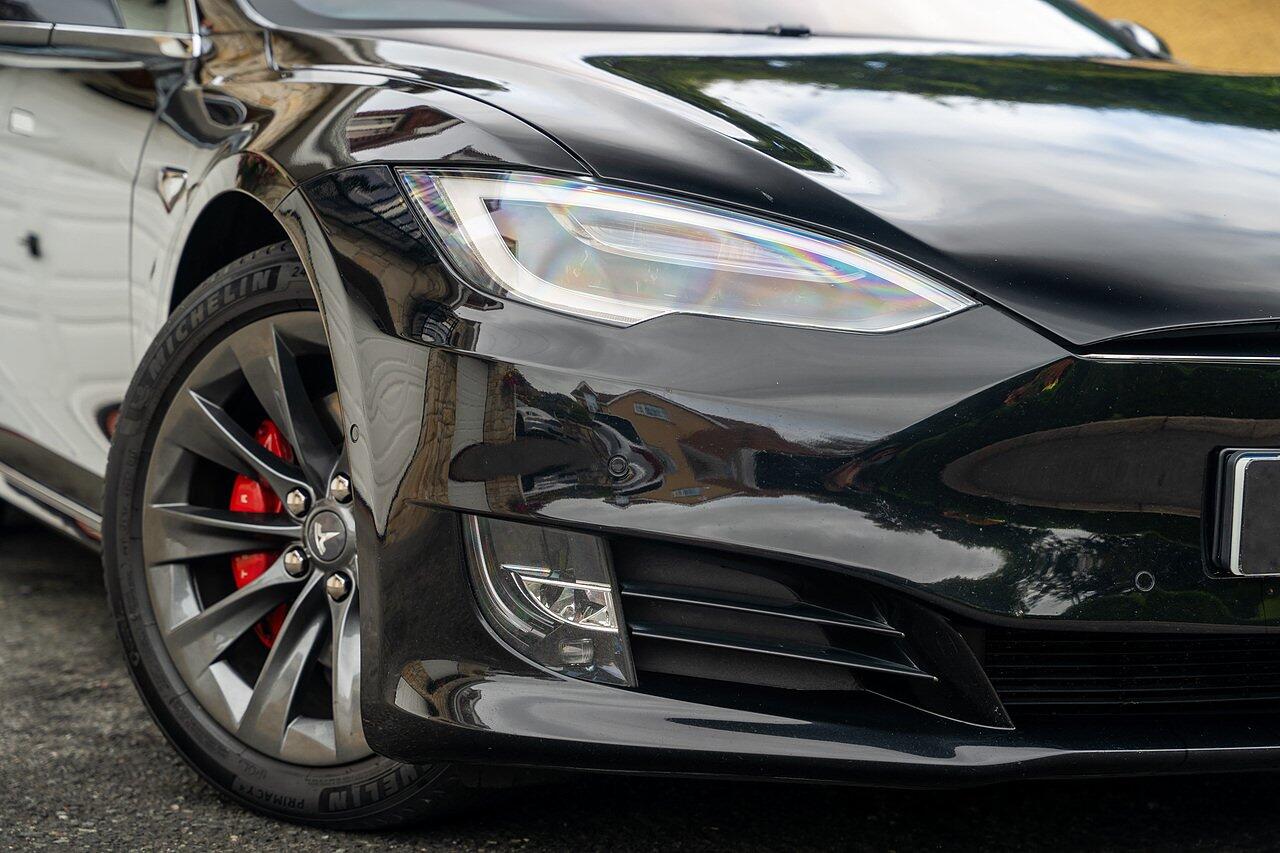 Tesla Model S view 20
